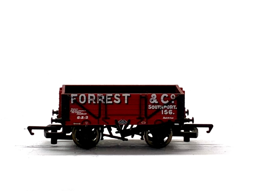 Hornby R6593 4 Plank Wagon "Forrest & Co. Southport"