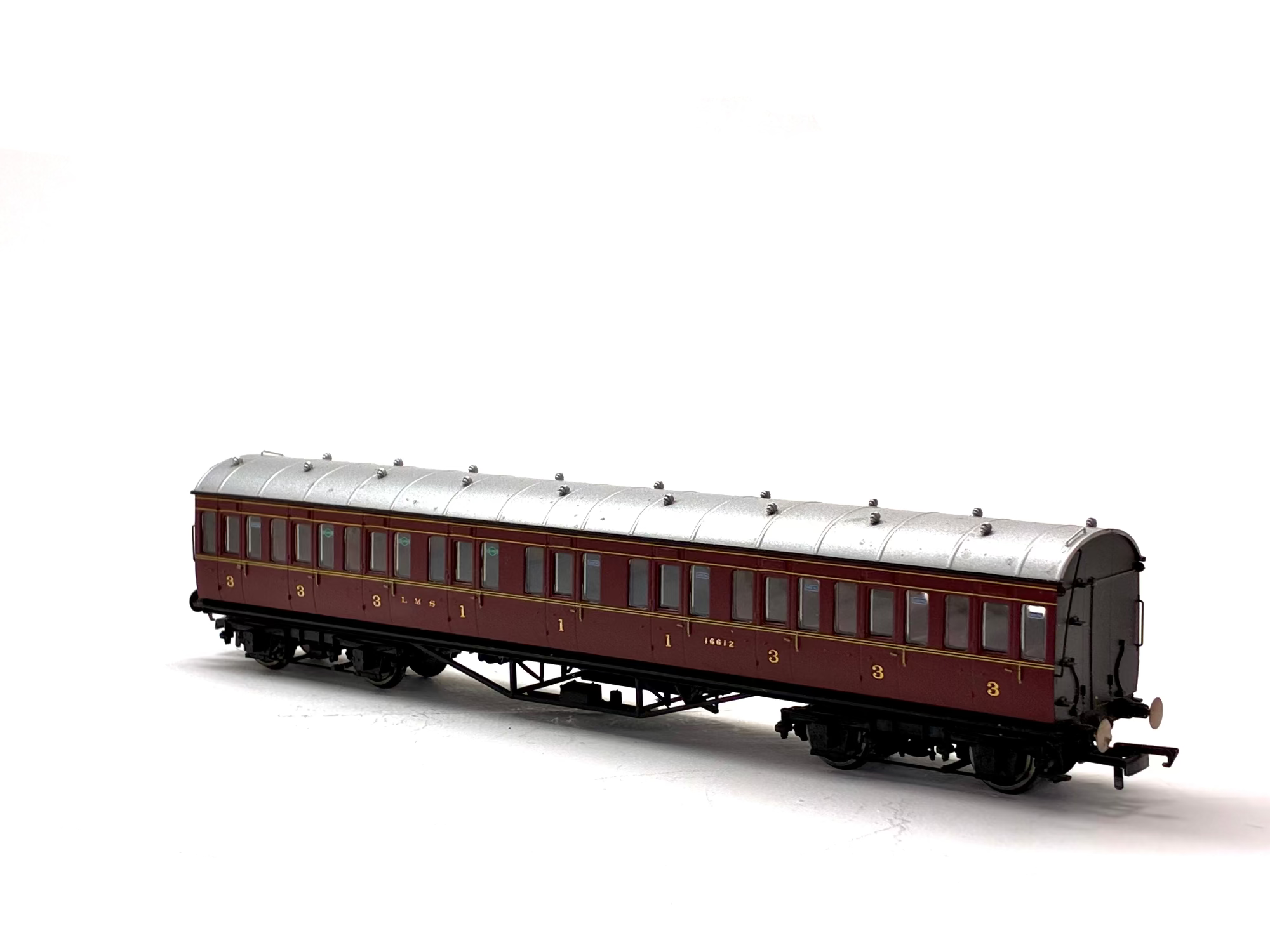 Hornby R4656A 57' non-corridor composite 16612 in LMS crimson