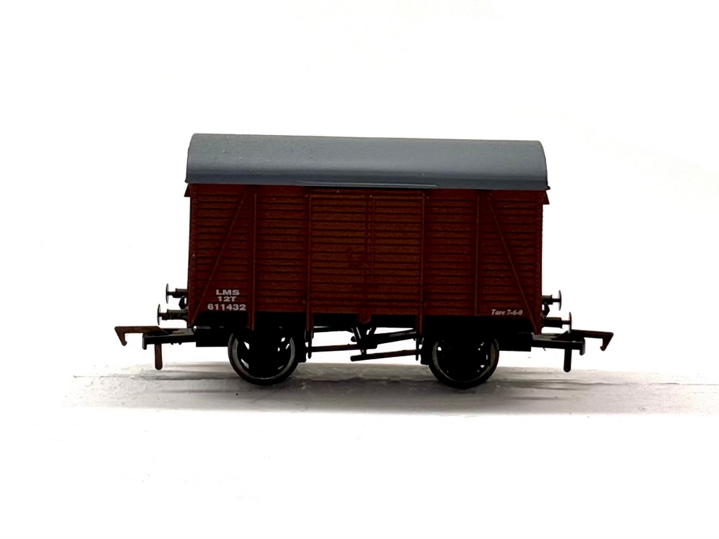 Dapol 4F-021-009 12-ton box van in LMS bauxite 611432