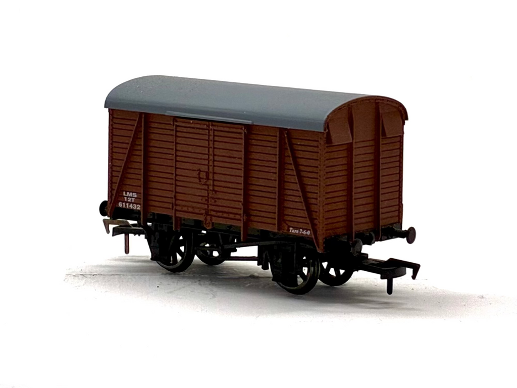 Dapol 4F-021-009 12-ton box van in LMS bauxite 611432