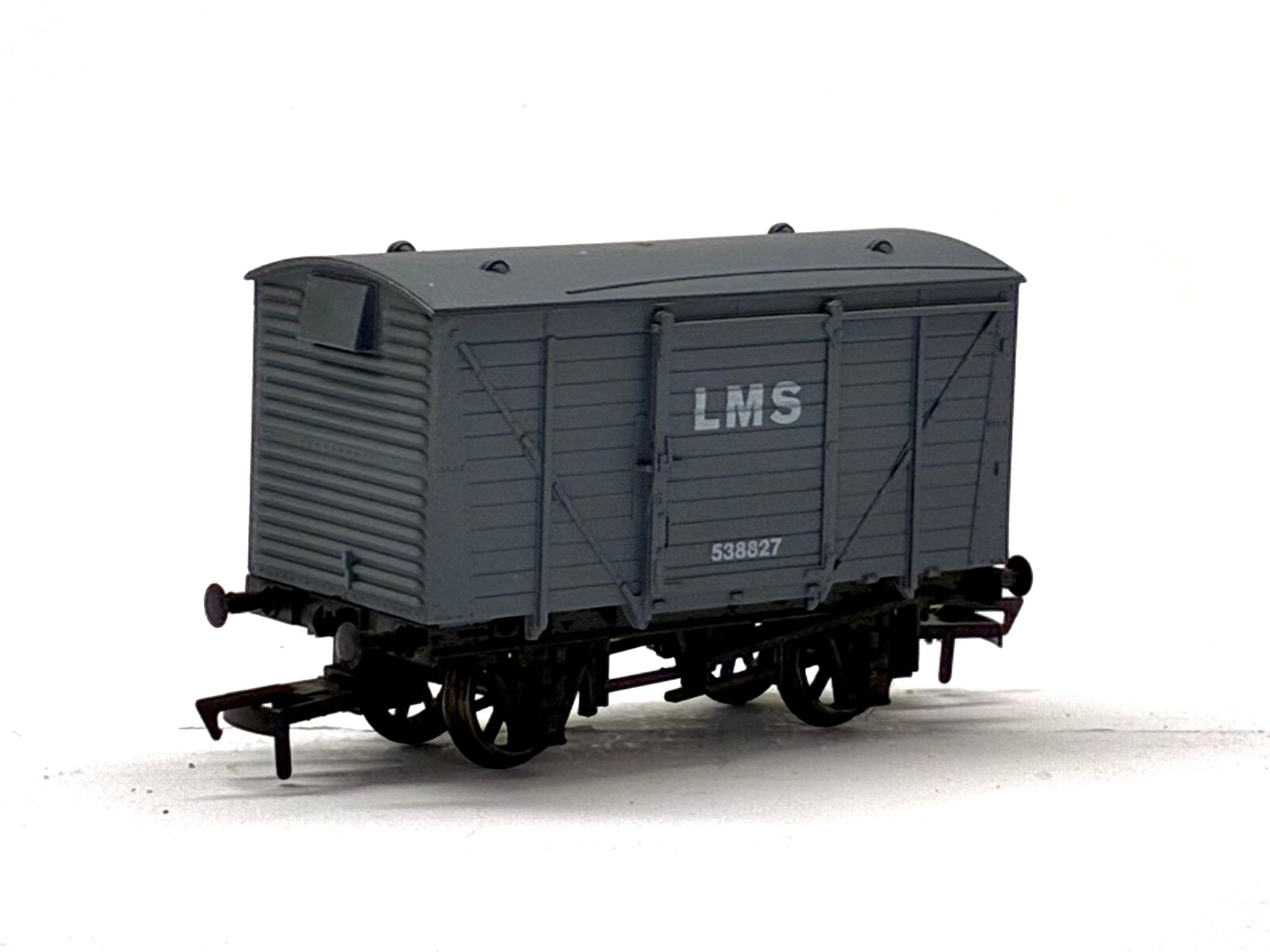 Dapol 4F-011-009 12-ton ventilated van in LMS grey 538827