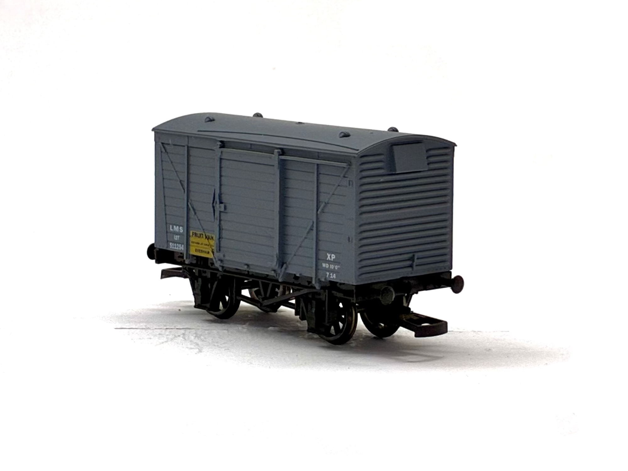Dapol 4F-011-013 12-ton ventilated fruit van in LMS grey 511254