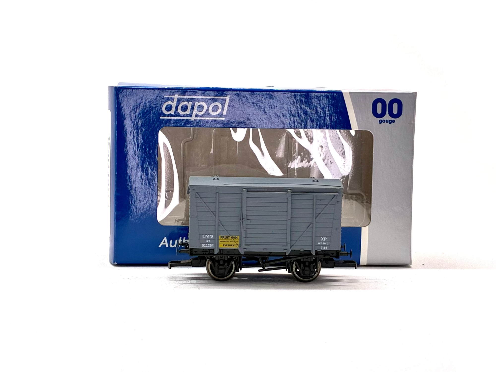 Dapol 4F-011-013 12-ton ventilated fruit van in LMS grey 511254