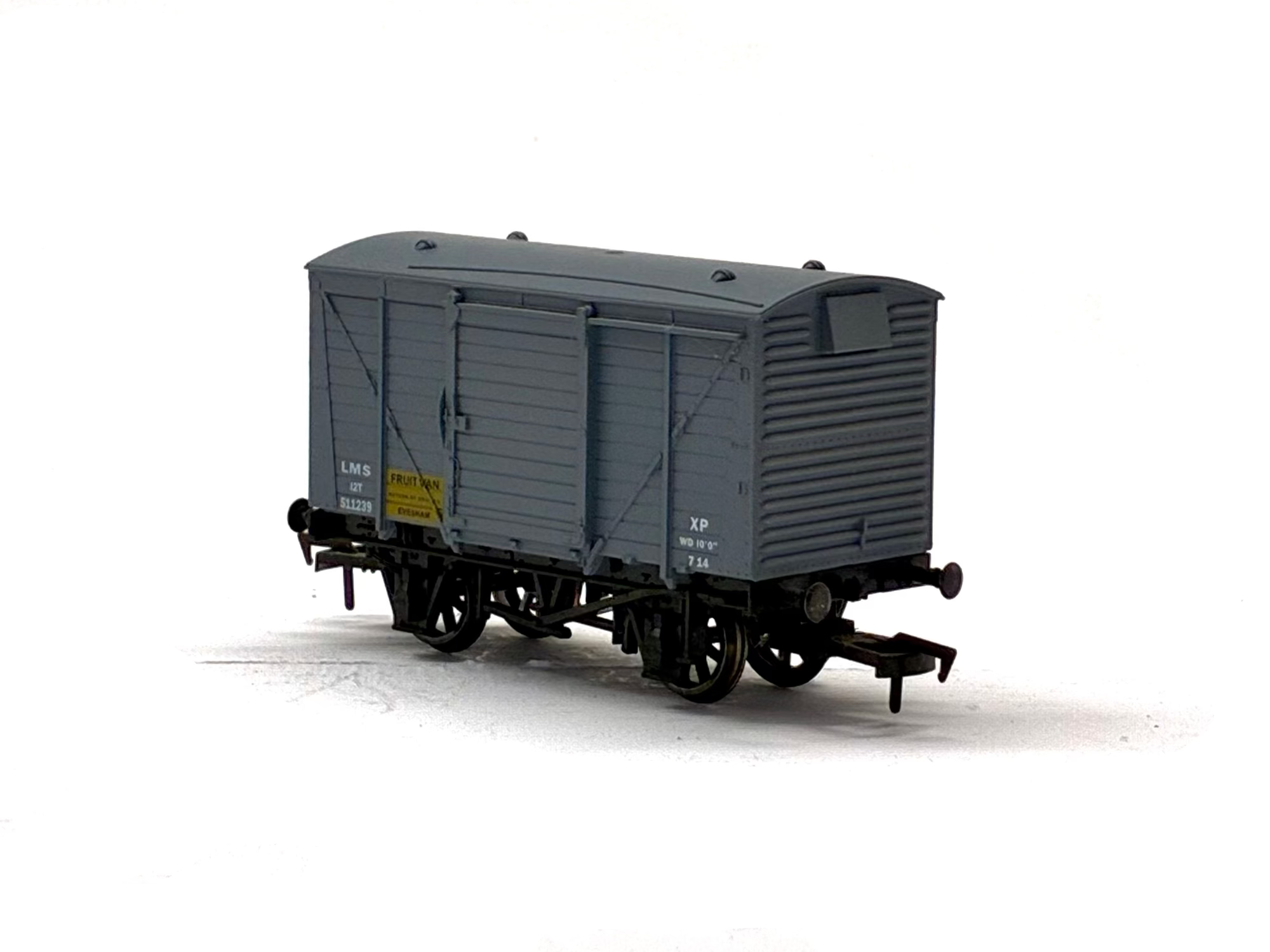 Dapol 4F-011-007 12-ton ventilated fruits van in LMS grey 511239