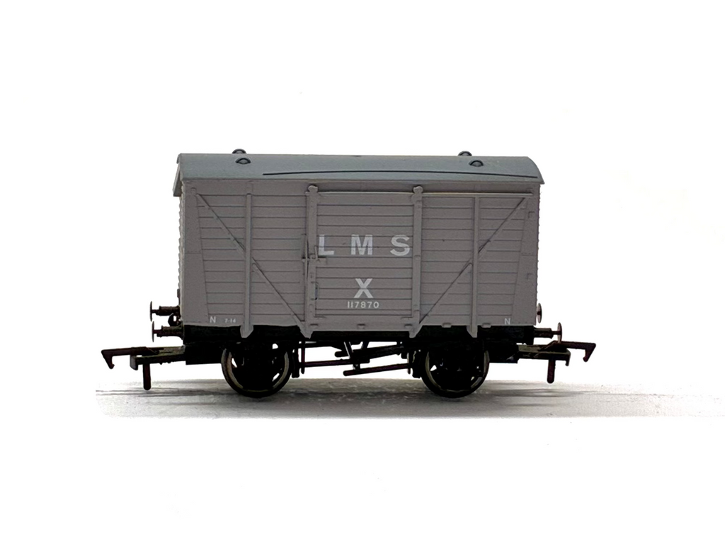 Dapol 4F-011-015 12-ton ventilated van in LMS grey 117870