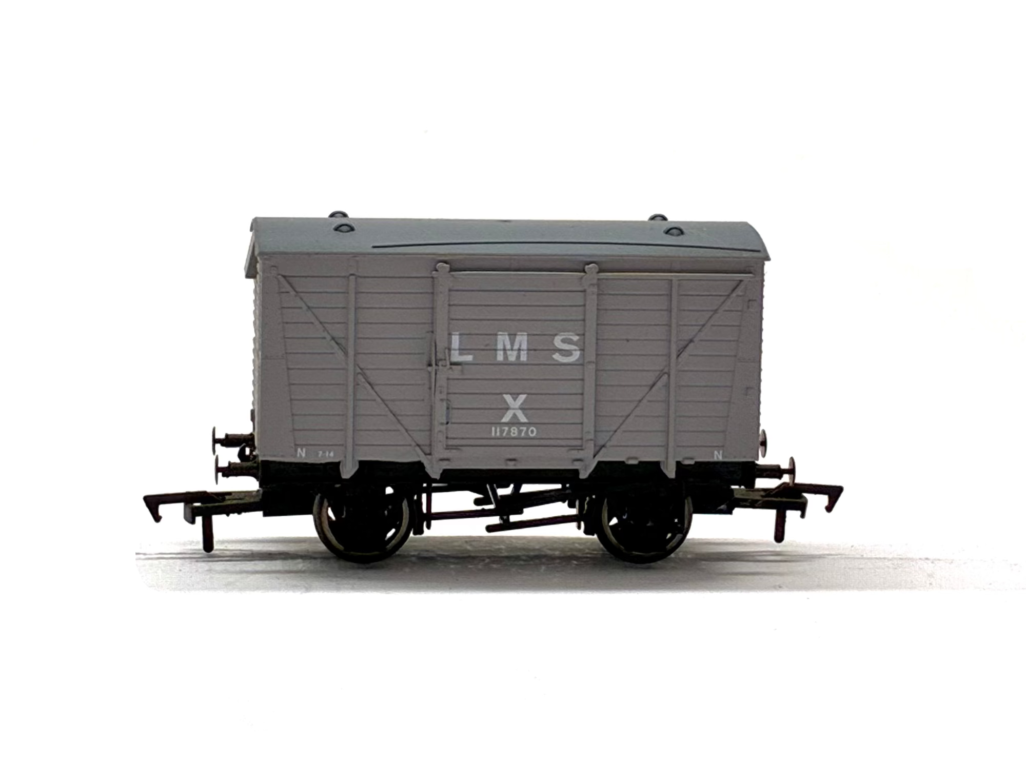 Dapol 4F-011-015 12-ton ventilated van in LMS grey 117870