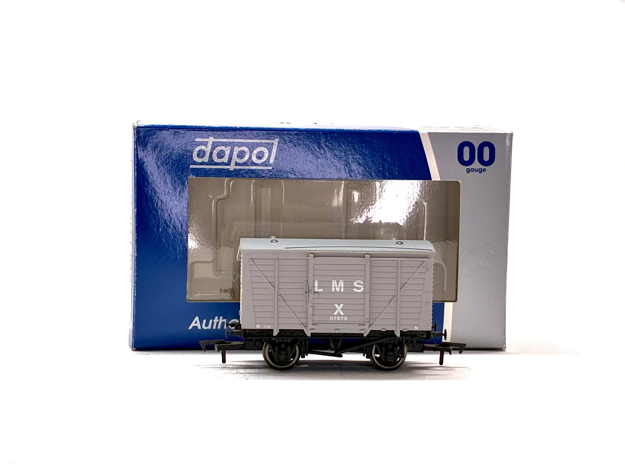 Dapol 4F-011-015 12-ton ventilated van in LMS grey 117870