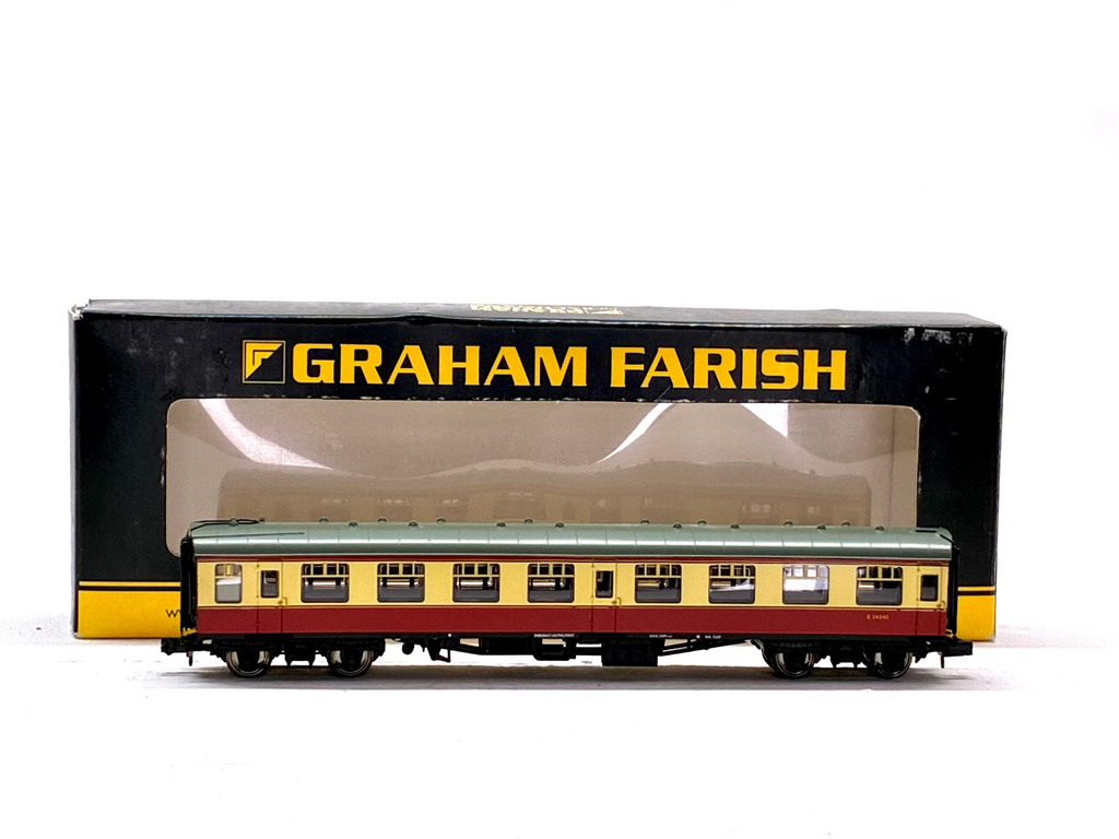 Graham Farish 374-050F BR Mk1 SK Second Corridor M24467 in Crimson & Cream