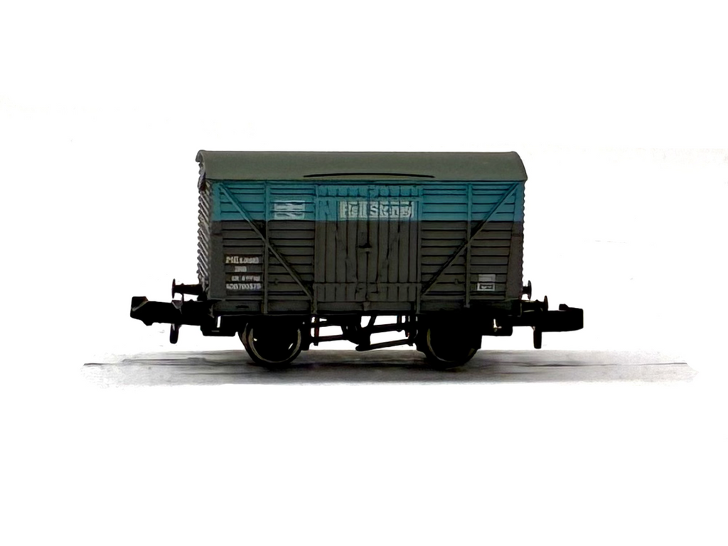 Graham Farish 373-702 12 Ton ventilated van with planked sides in BR Rail Stores grey ADB780575
