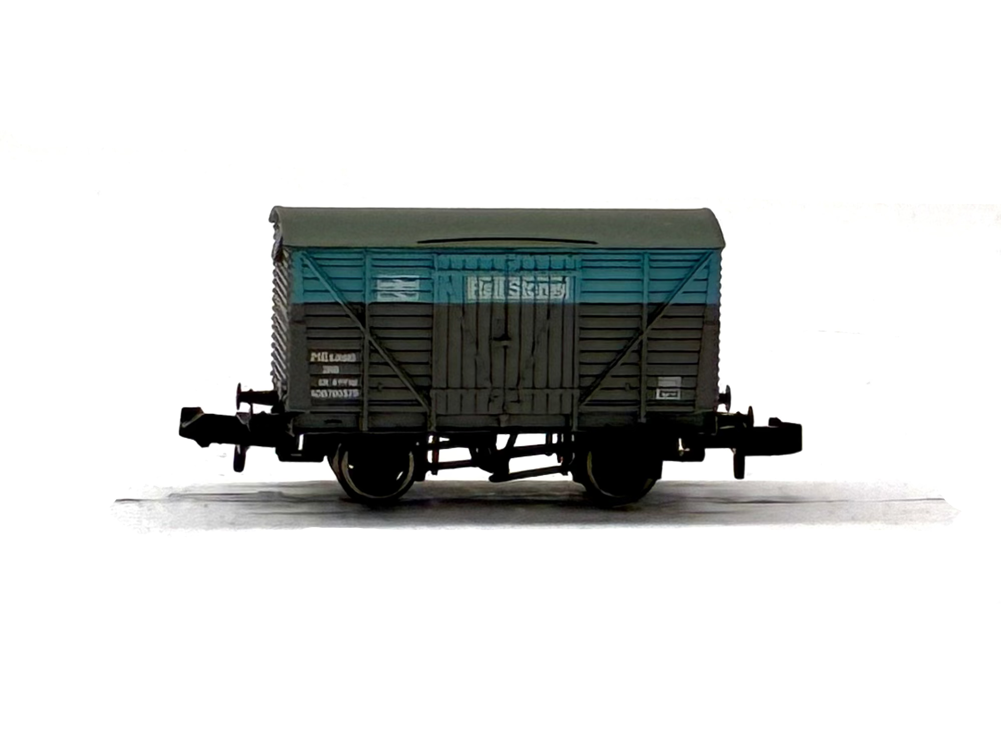 Graham Farish 373-702 12 Ton ventilated van with planked sides in BR Rail Stores grey ADB780575