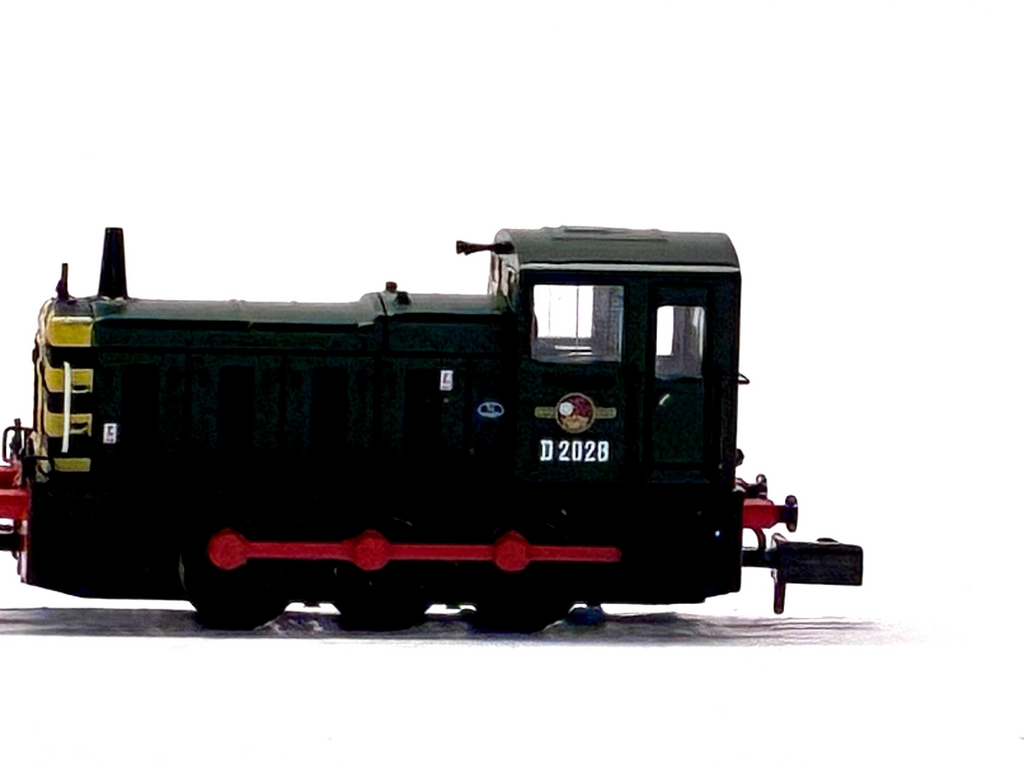 Graham Farish 371-061A Class 03 D2028 in BR green with wasp stripes