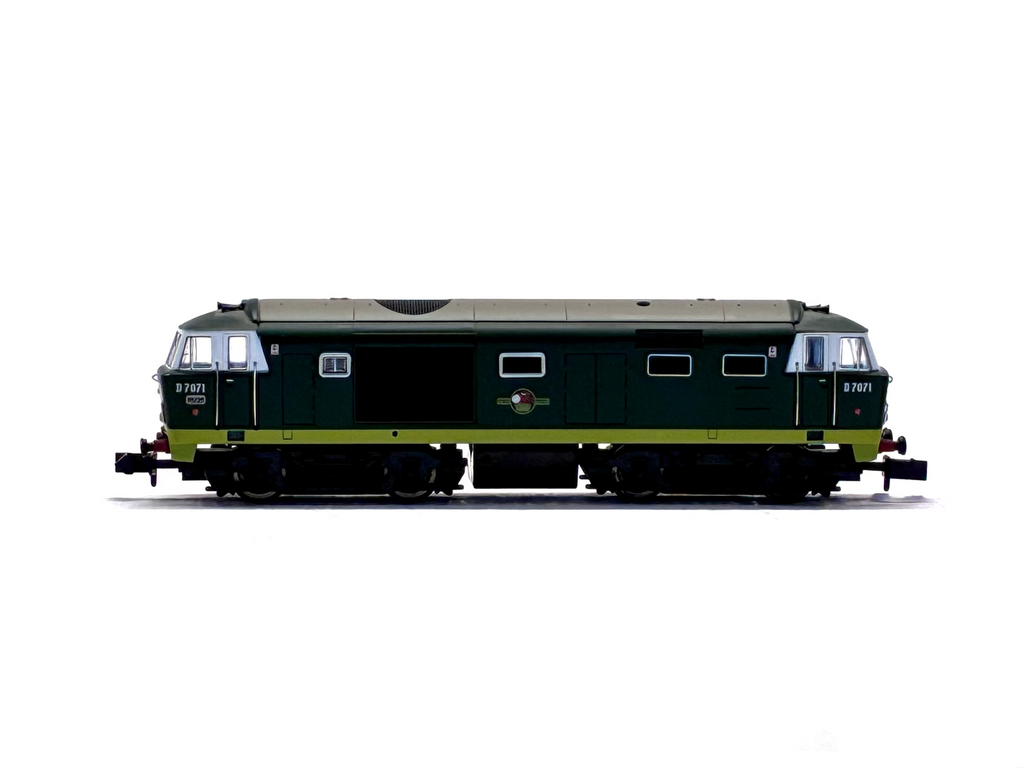 Dapol 2D-018-005 Class 35 'Hymek' D7072 in BR green unpowered dummy