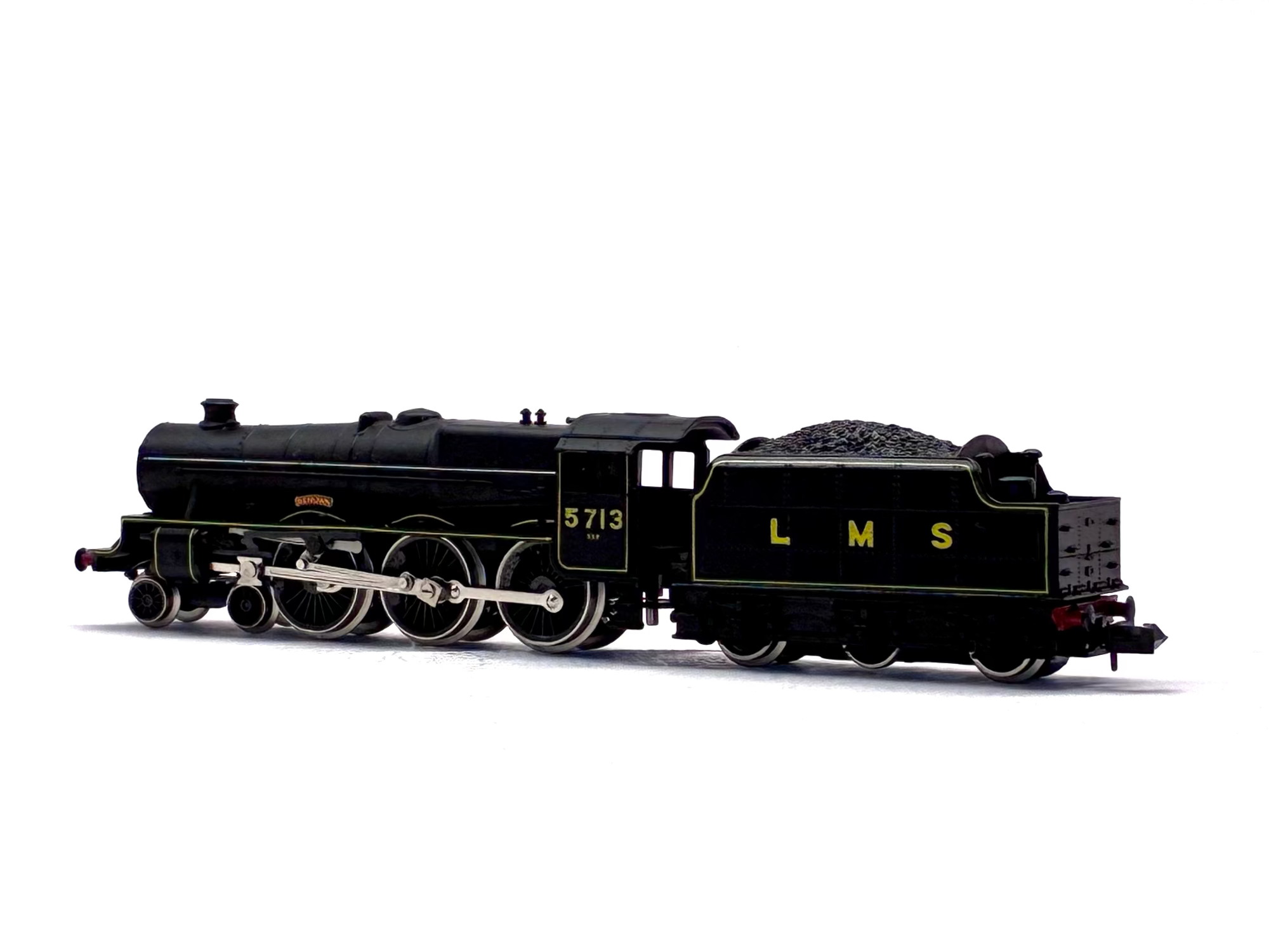Peco Jubilee Class 4-6-0 No. 5713 Renown LMS Black