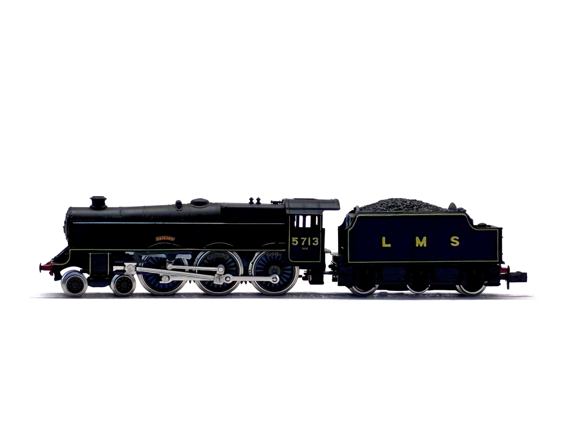 Peco Jubilee Class 4-6-0 No. 5713 Renown LMS Black