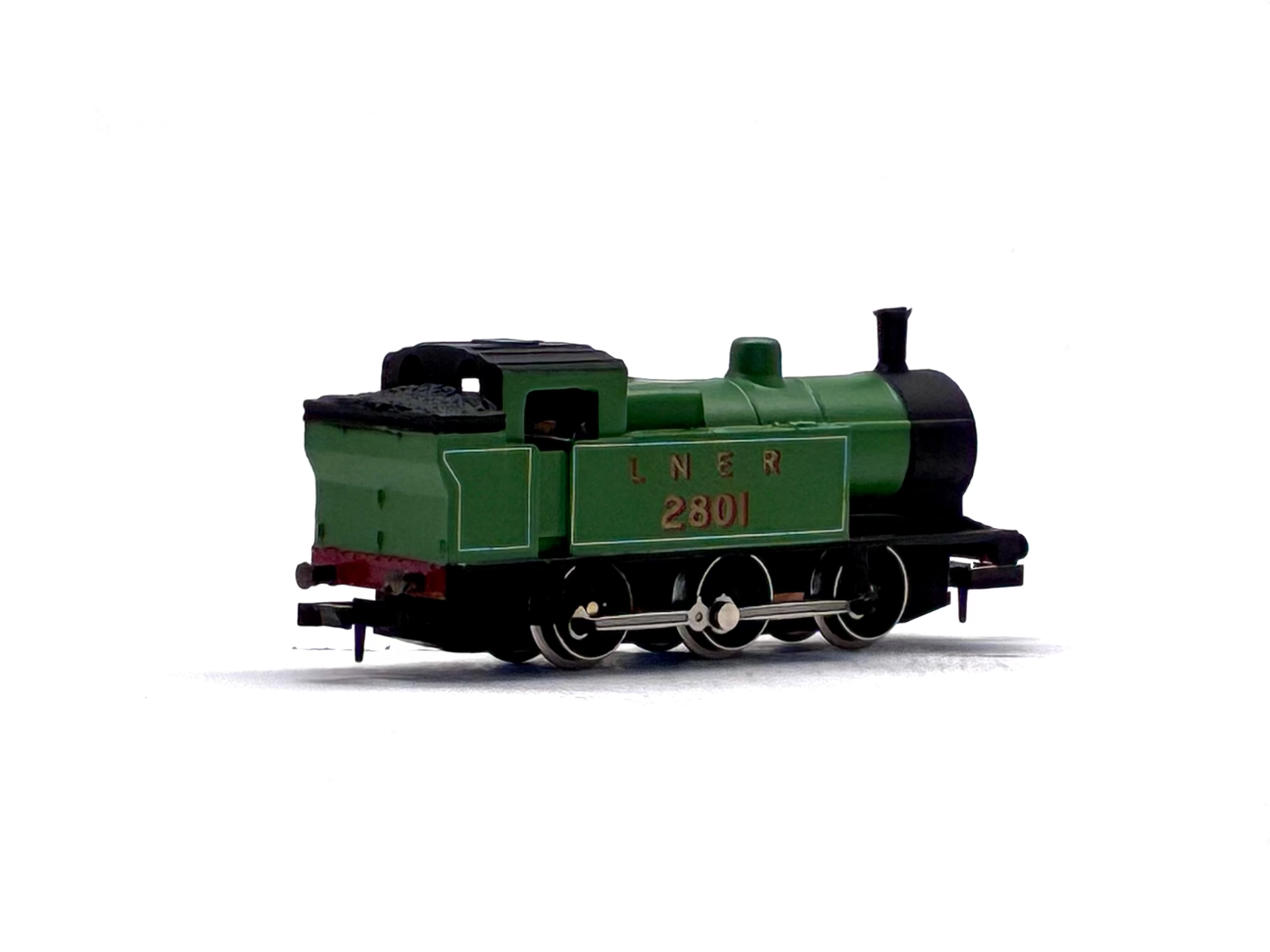 Graham Farish 1702 General Purpose 0-6-0T 2801 in LNER green
