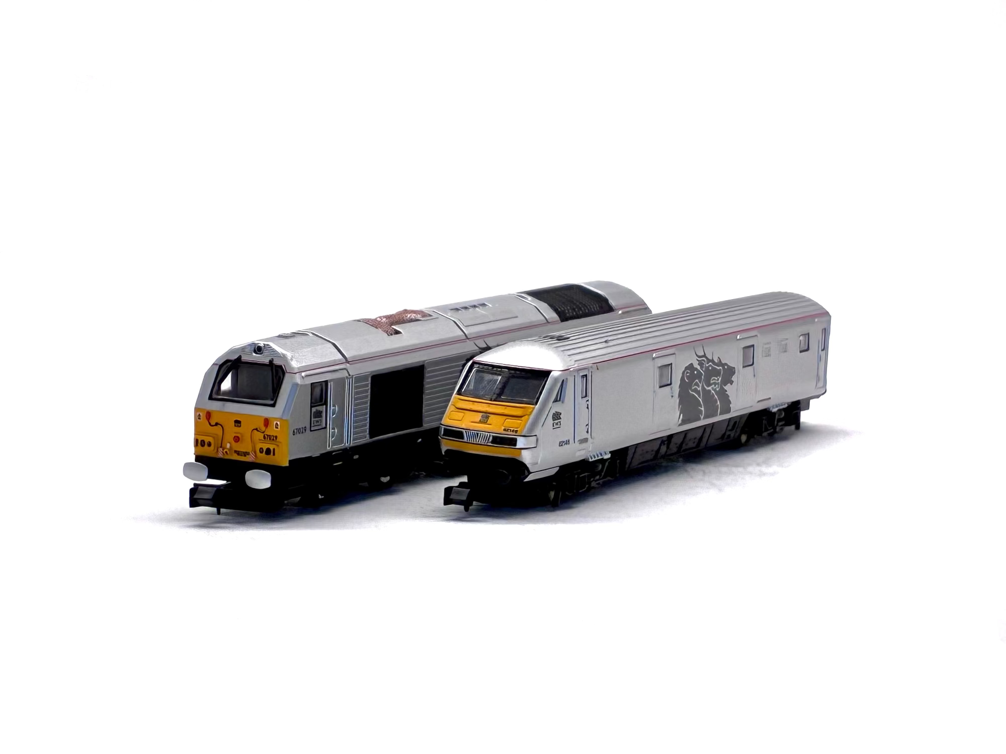 Dapol ND101 Class 67 and DVT in EWS managers train silver livery