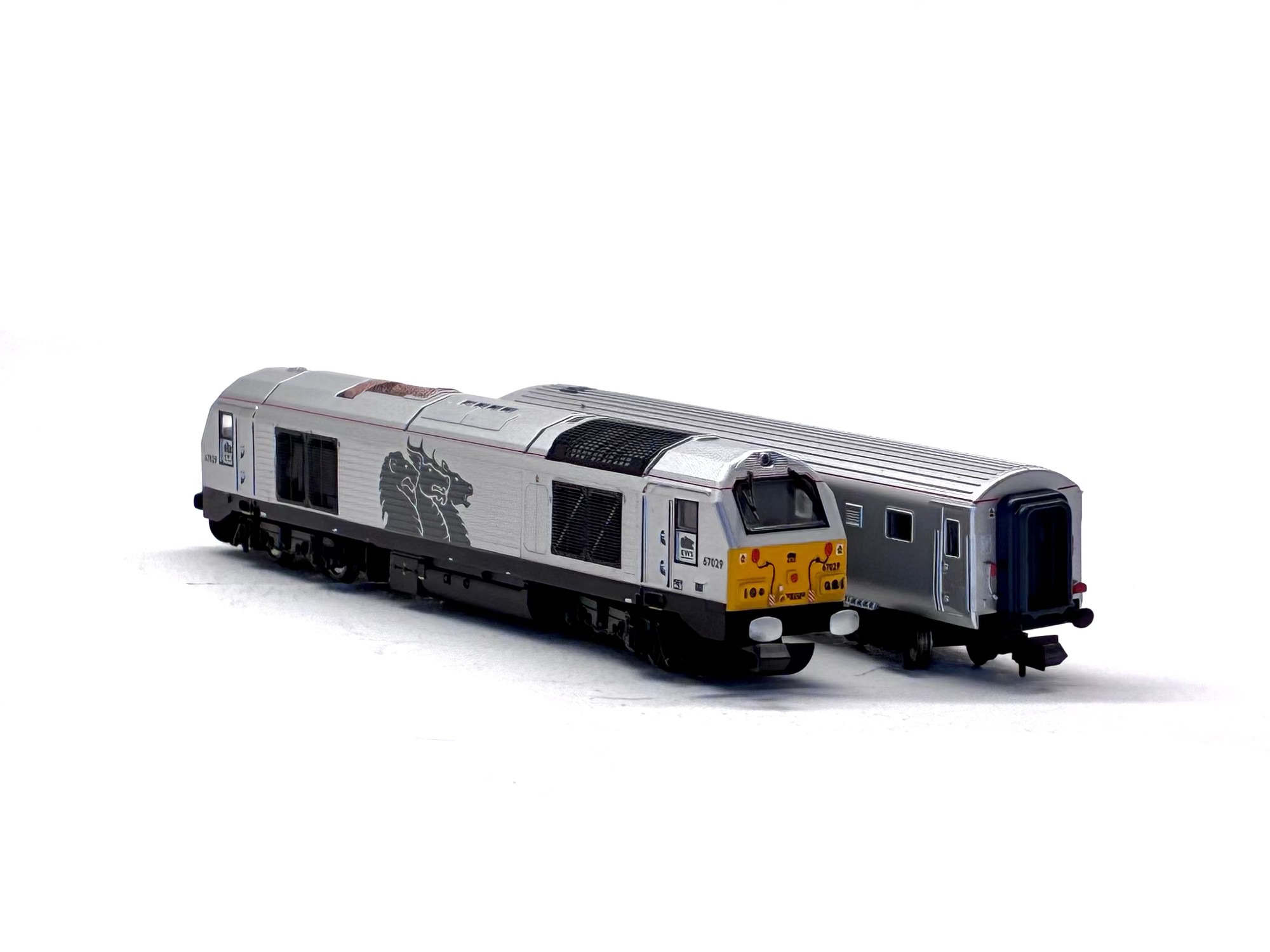 Dapol ND101 Class 67 and DVT in EWS managers train silver livery
