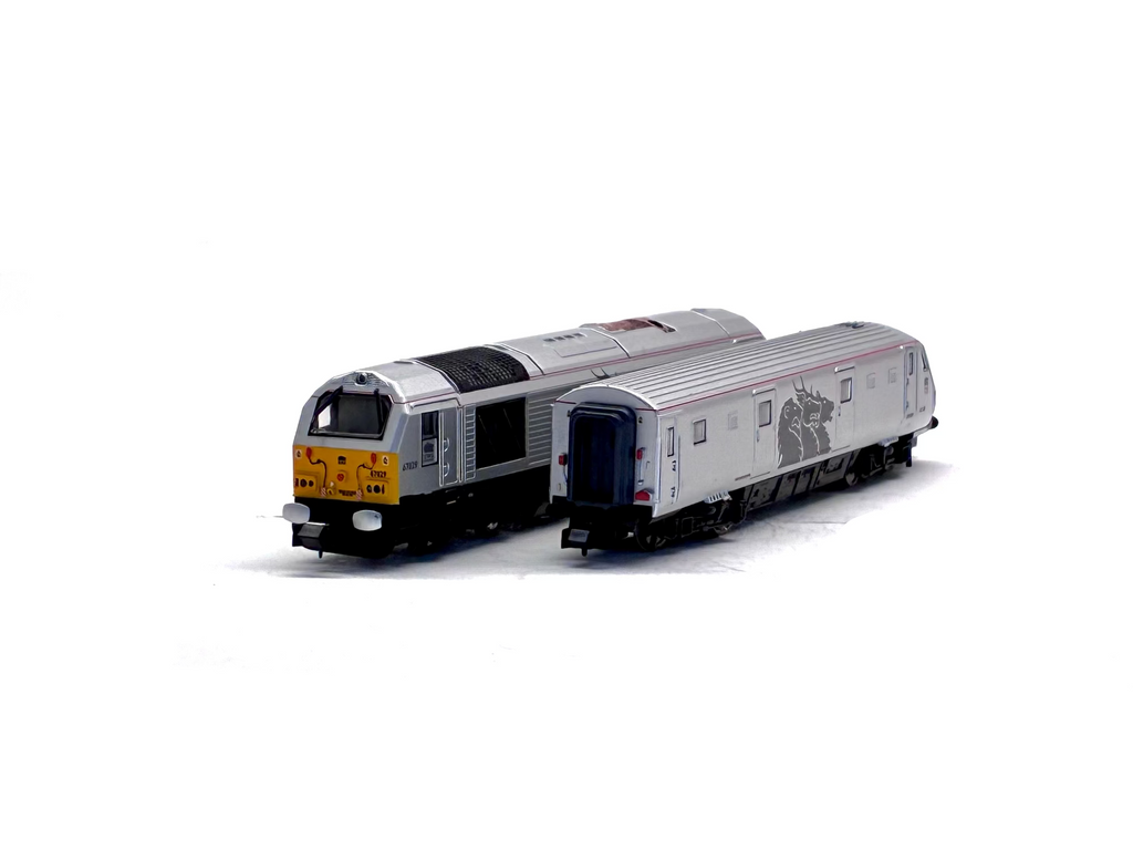 Dapol ND101 Class 67 and DVT in EWS managers train silver livery