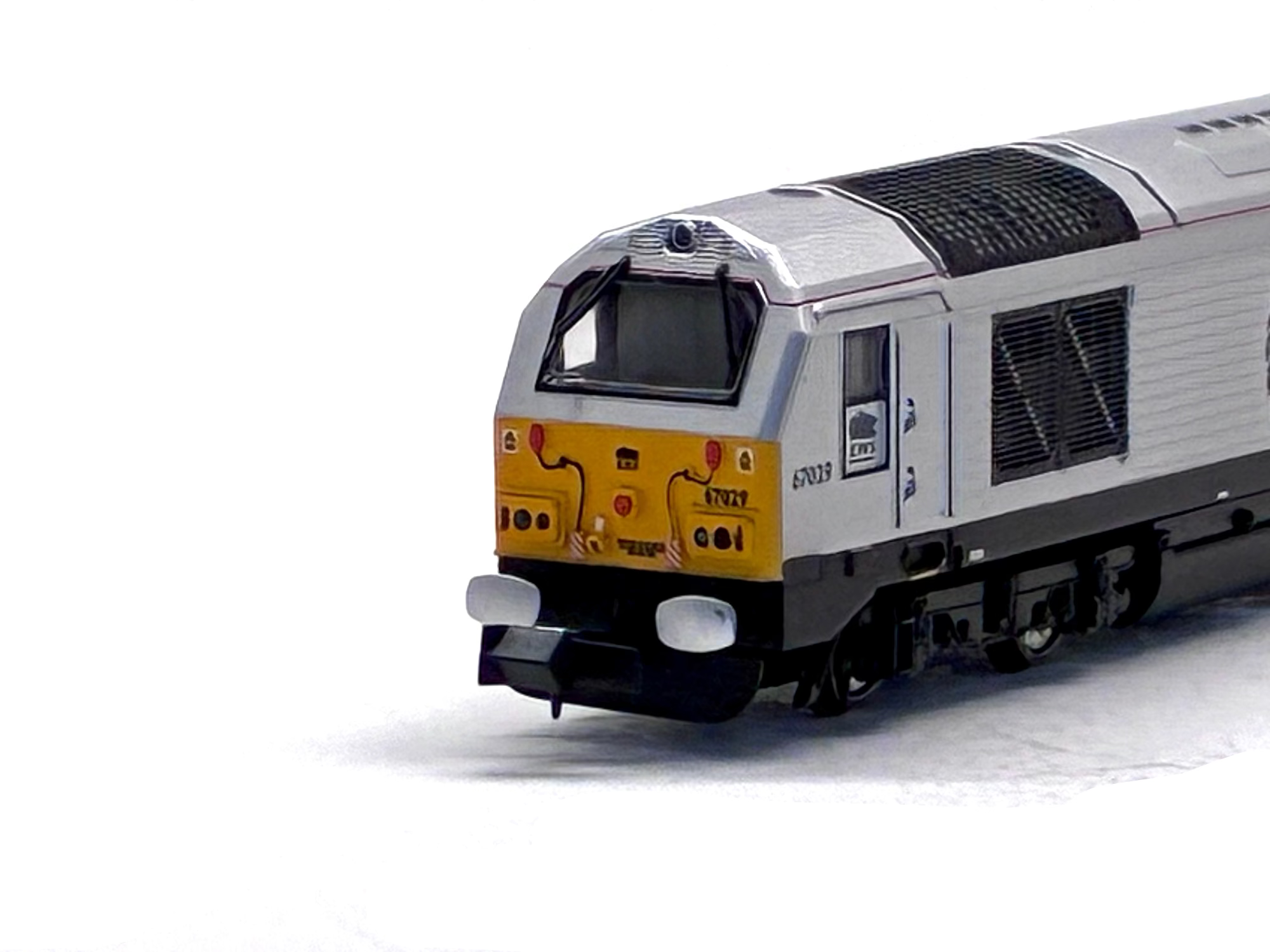 Dapol ND101 Class 67 and DVT in EWS managers train silver livery