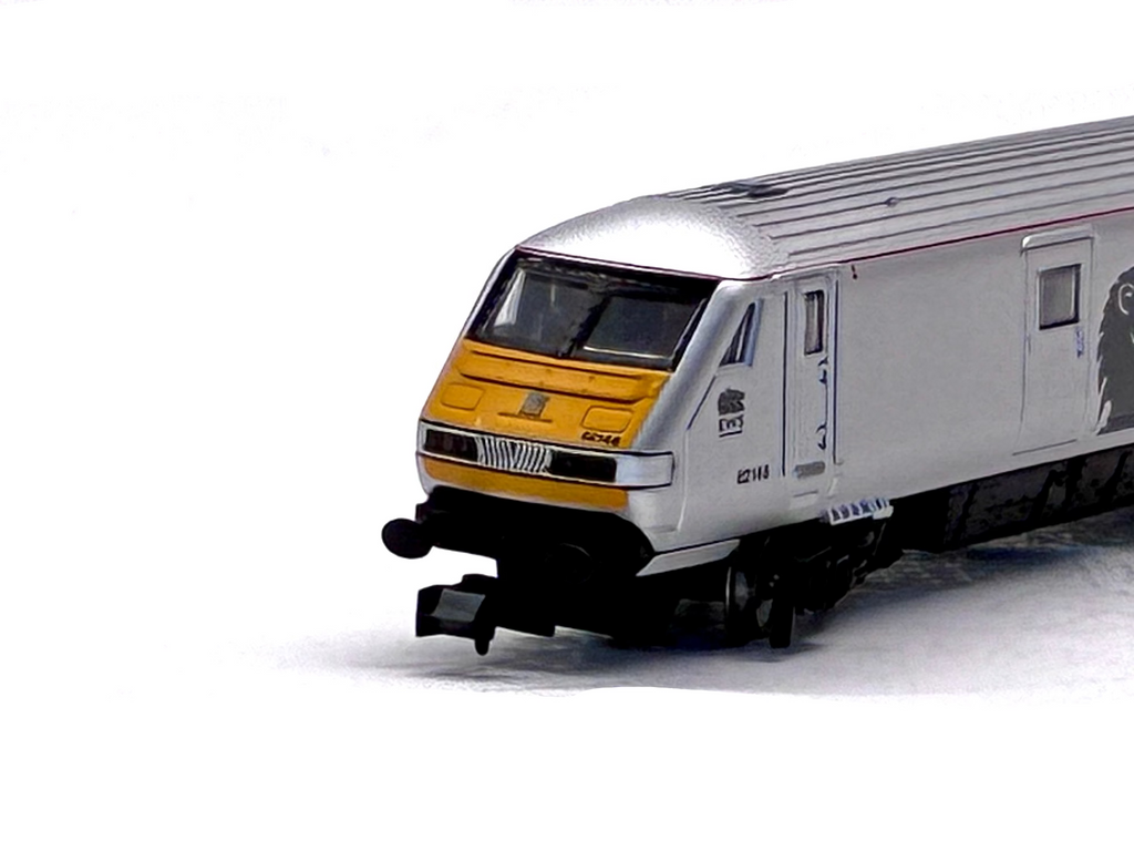 Dapol ND101 Class 67 and DVT in EWS managers train silver livery