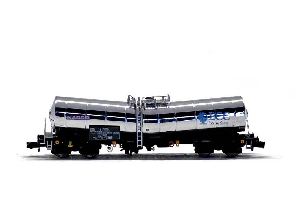 Dapol 2F-027-002 ICA 'Silver Bullet' bogie tank wagon in NACCO/ECC livery