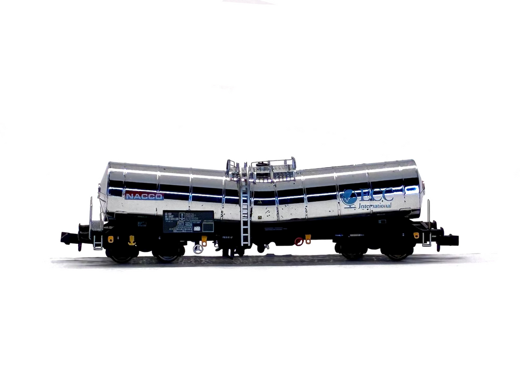 Dapol 2F-027-001 ICA 'Silver Bullet' bogie tank wagon in NACCO/ECC livery