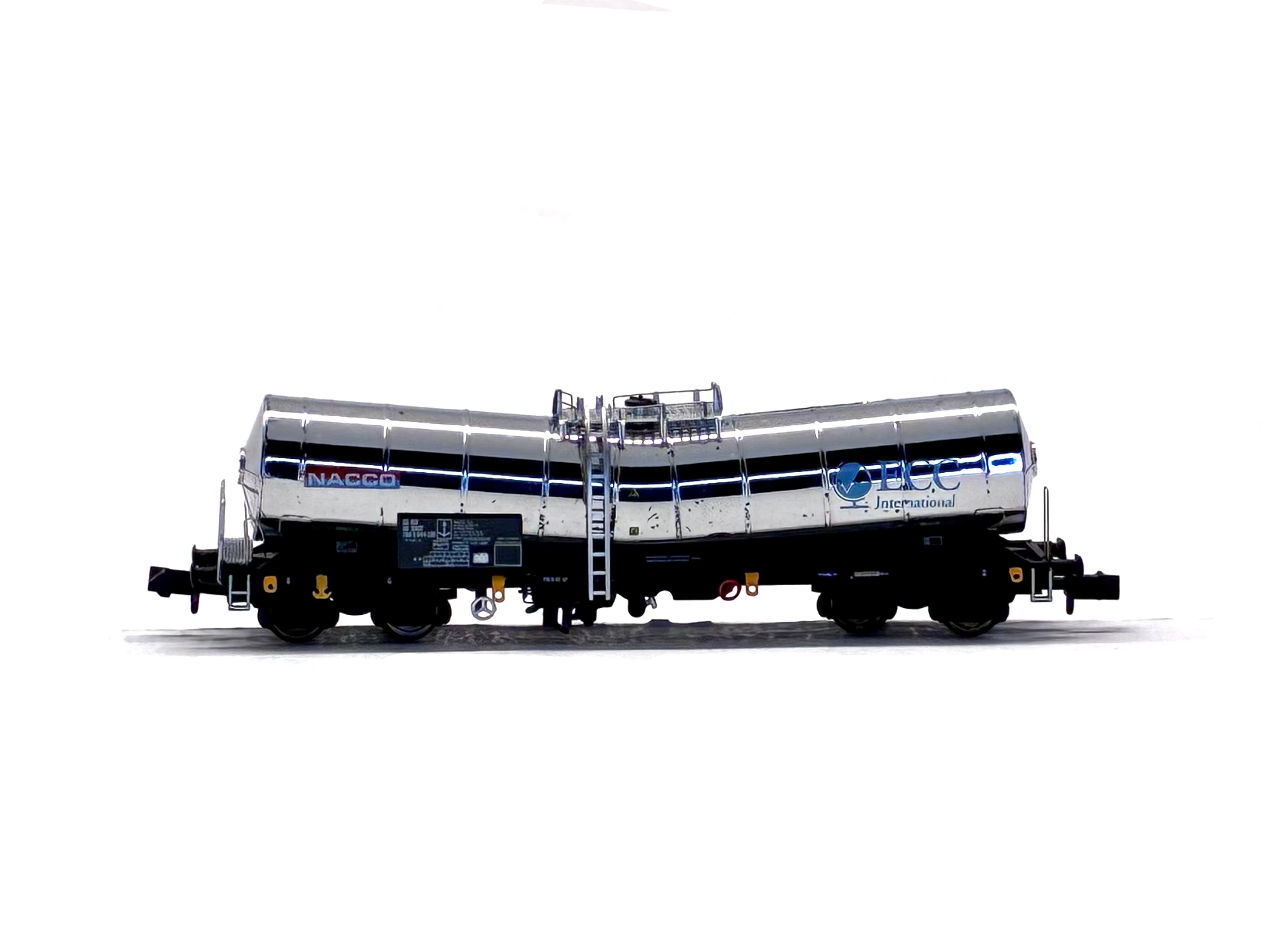 Dapol 2F-027-001 ICA 'Silver Bullet' bogie tank wagon in NACCO/ECC livery