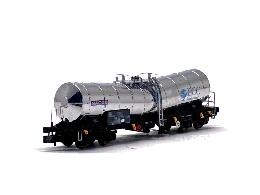 Dapol 2F-027-001 ICA 'Silver Bullet' bogie tank wagon in NACCO/ECC livery