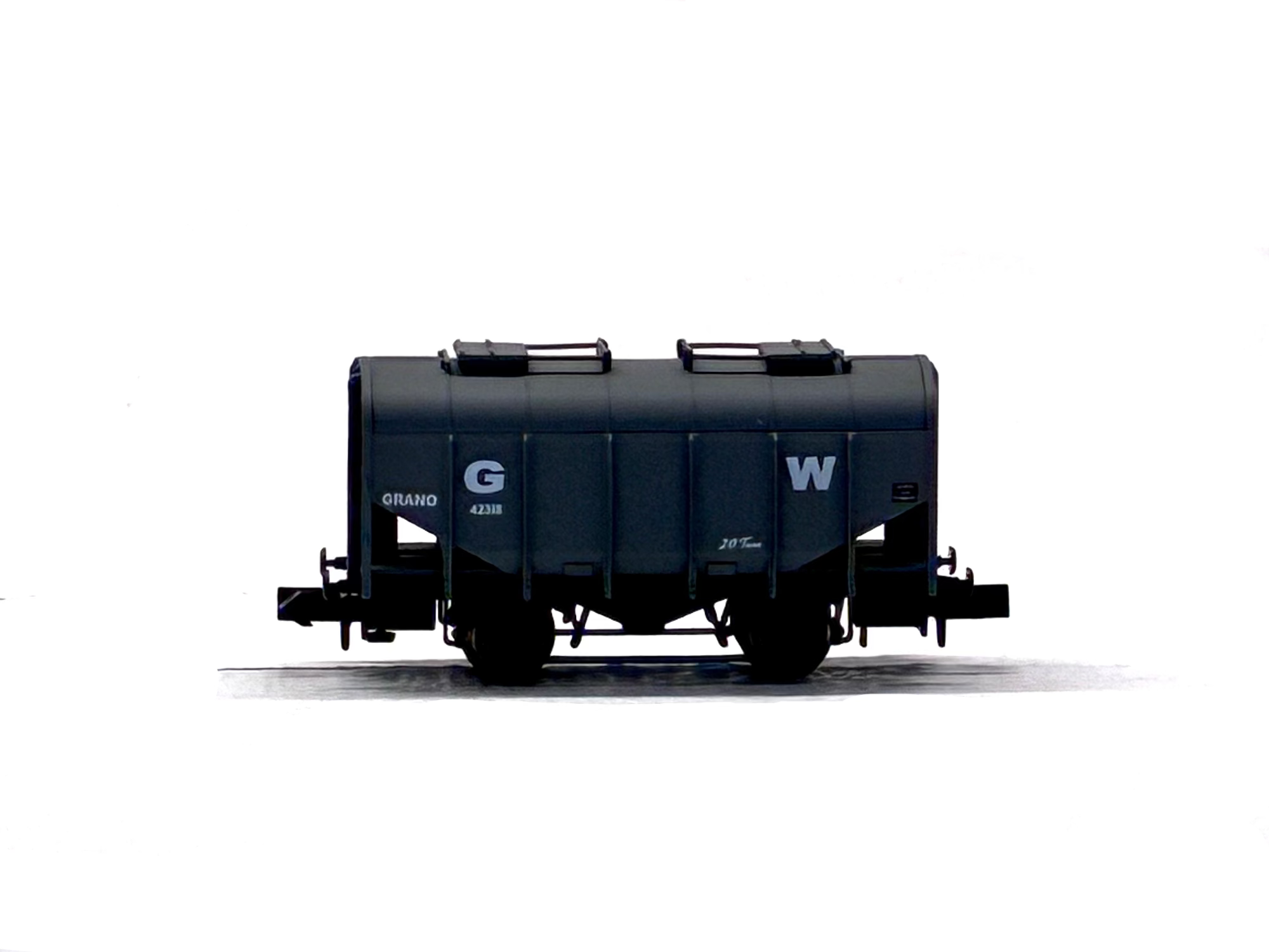 Dapol NB042B Bulk grain hopper wagon 42303 in GWR grey