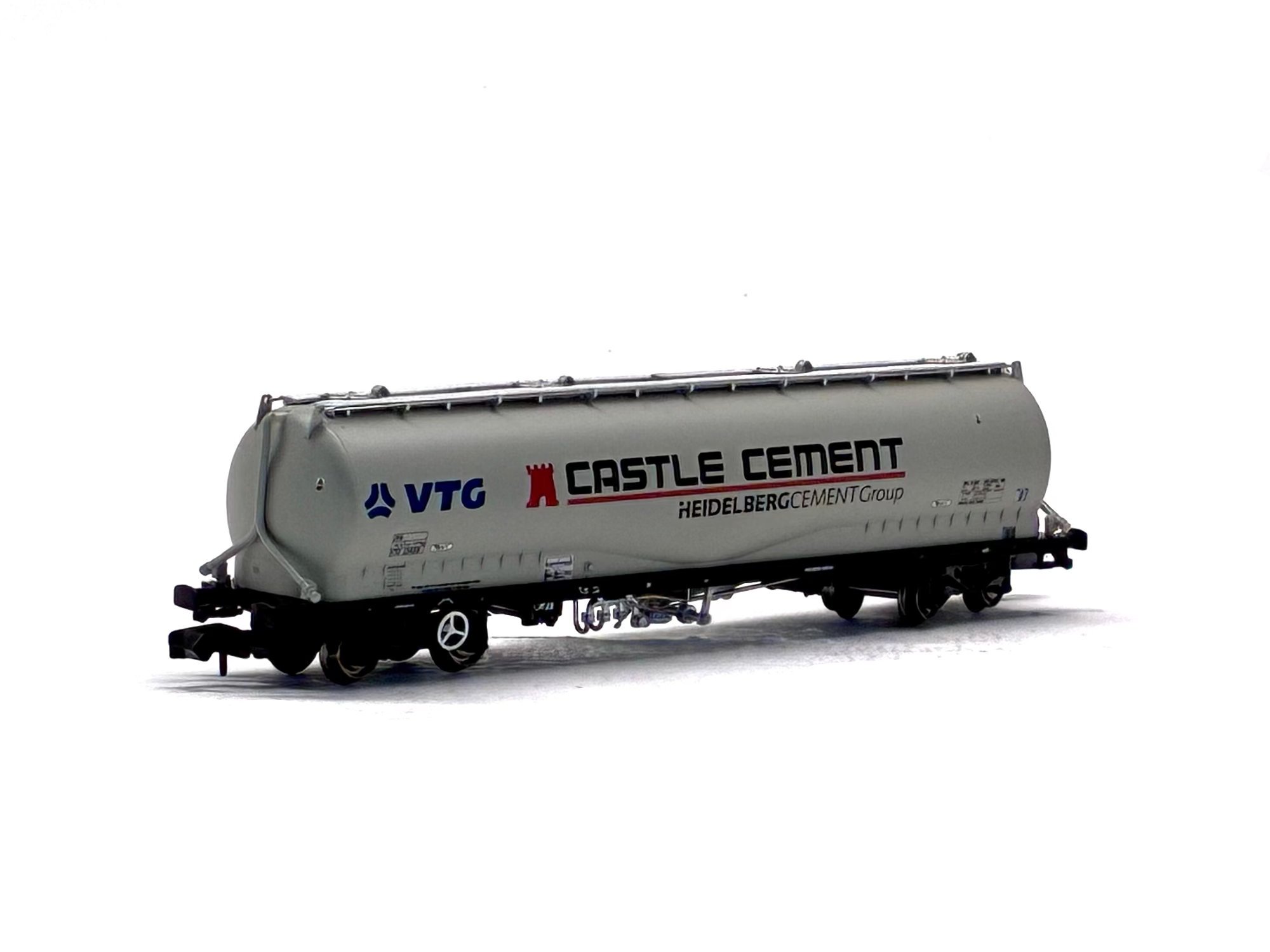Graham Farish 377-676A 100 Tonne JPA Cement Wagon "VTG Castle Cement" in grey