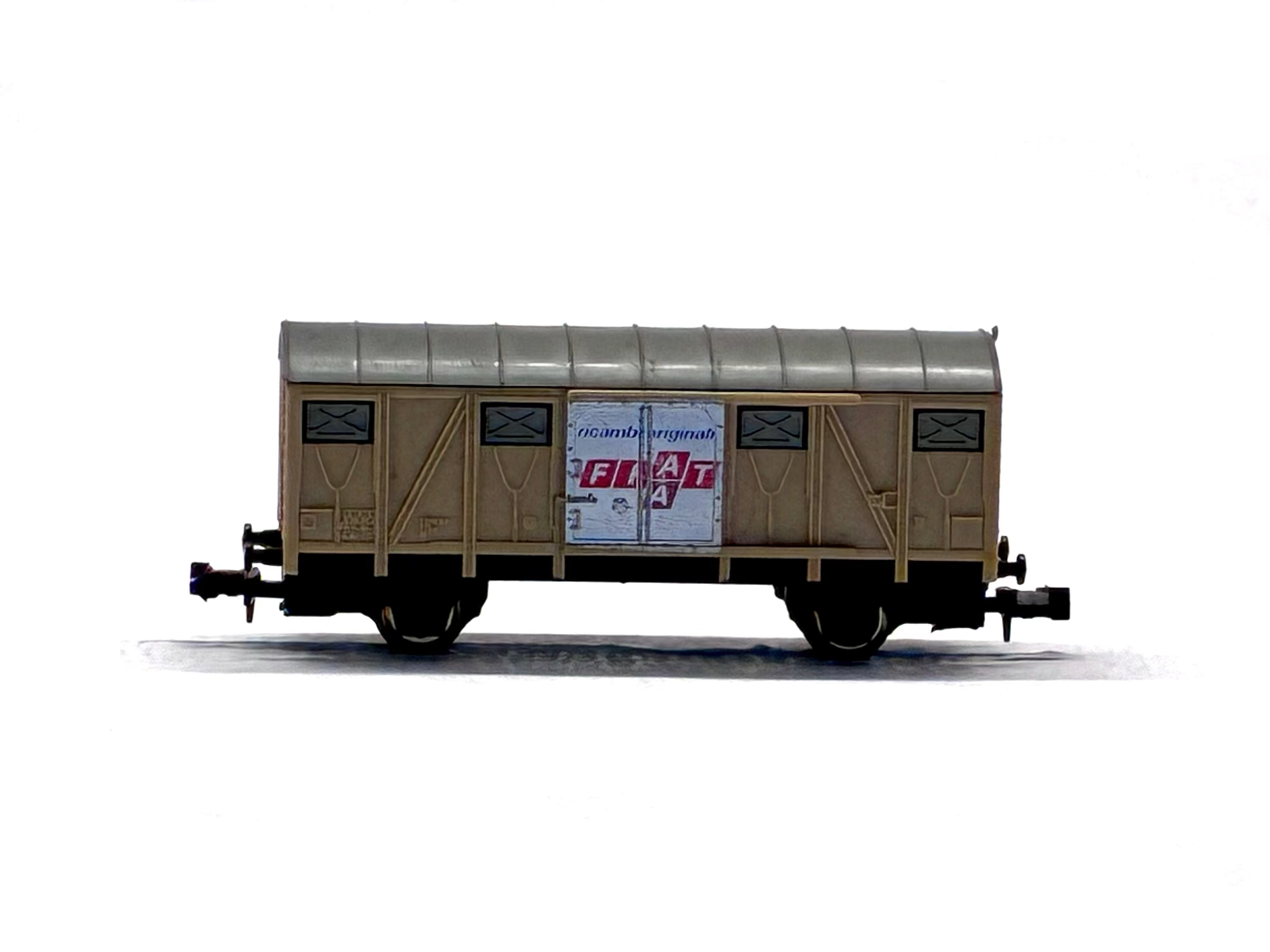 Lima 320408 2-Axle LWB Boxcar 'FIAT' in Cream