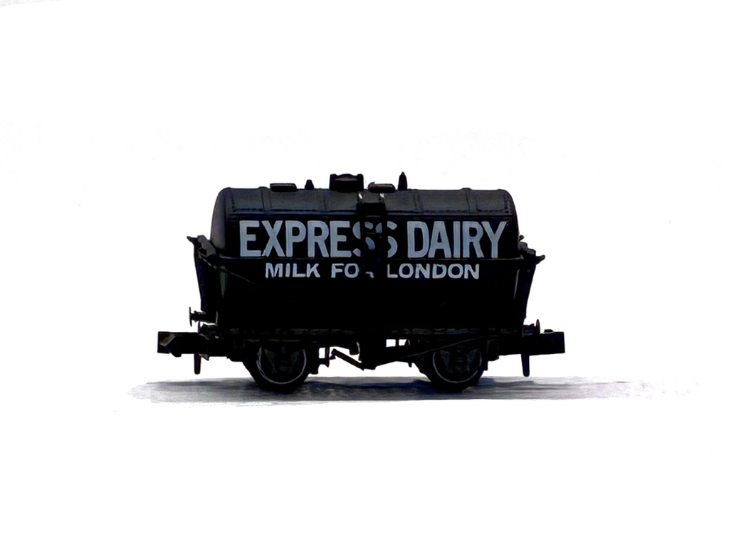 Peco Products NR-P168 Milk Tank Wagon ‘Express Dairy’