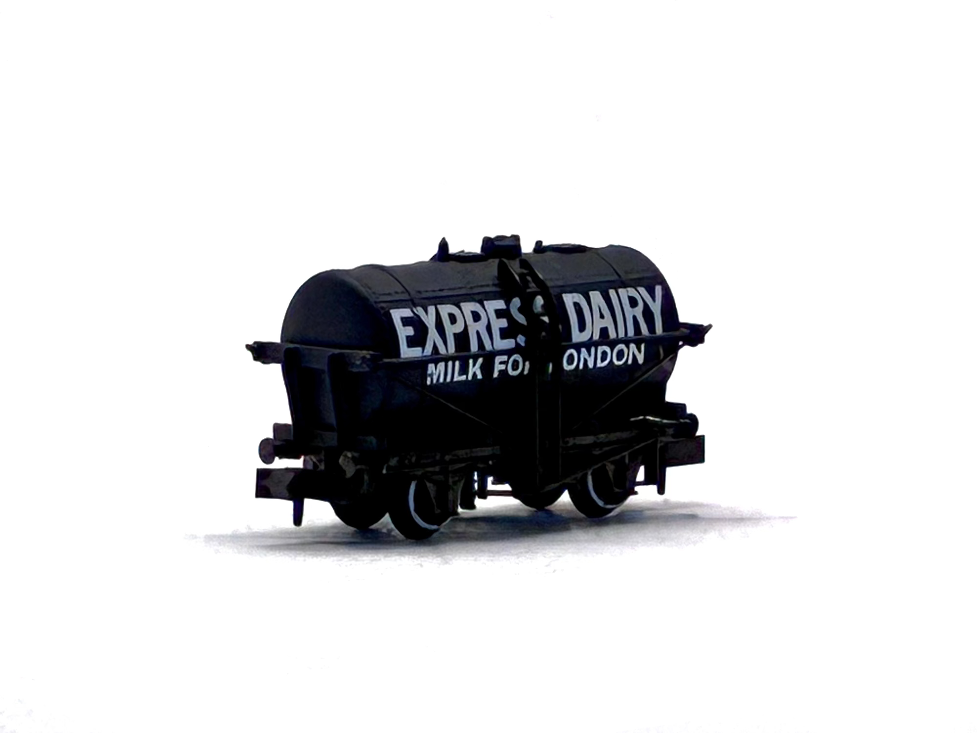 Peco Products NR-P168 Milk Tank Wagon ‘Express Dairy’