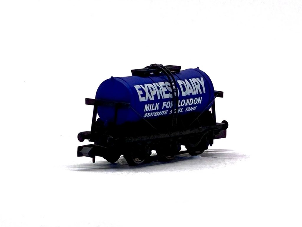 Dapol 2F-031-002 6-wheel milk tanker "Express Dairies"