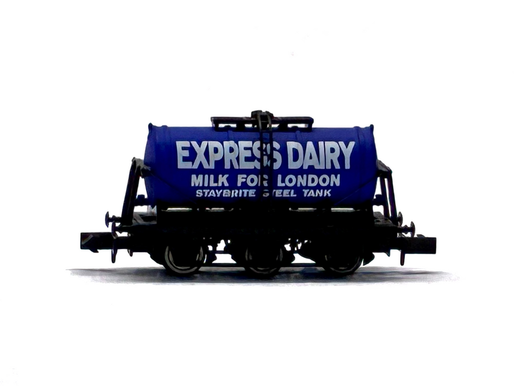 Dapol 2F-031-002 6-wheel milk tanker "Express Dairies"