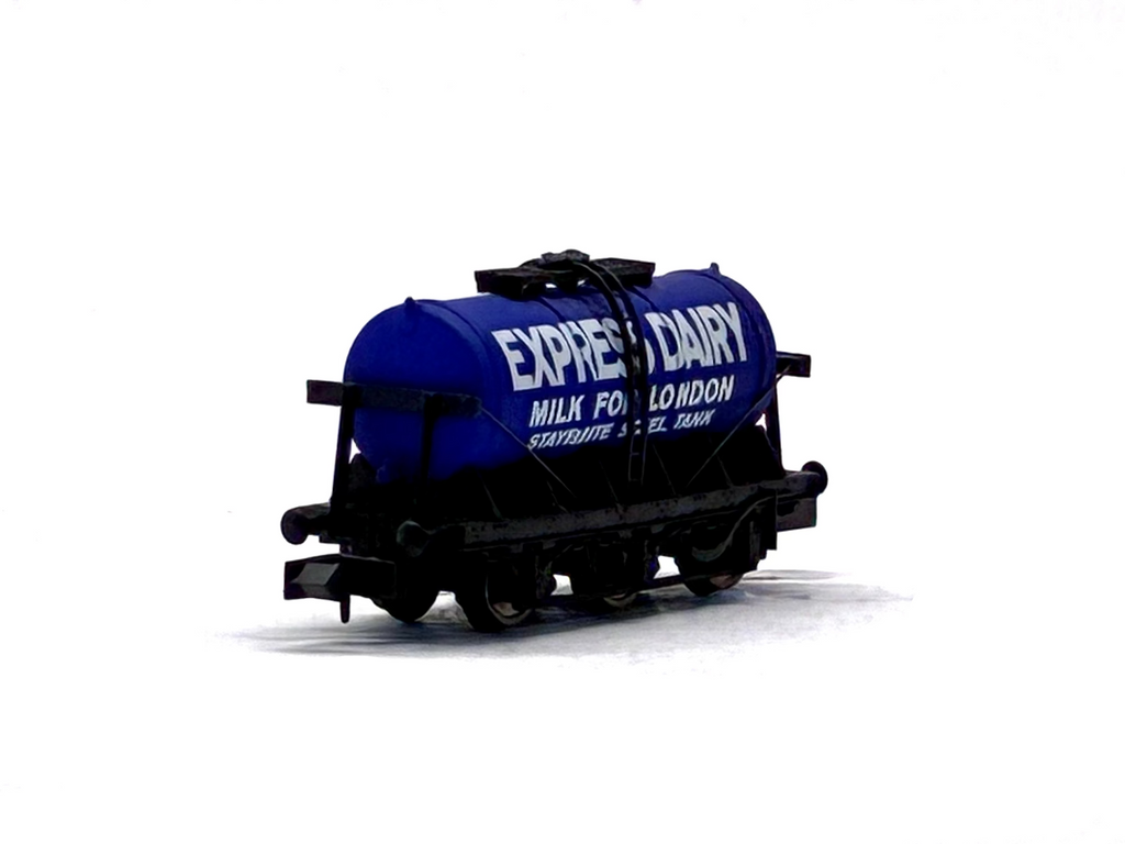 Dapol 2F-031-002 6-wheel milk tanker "Express Dairies"