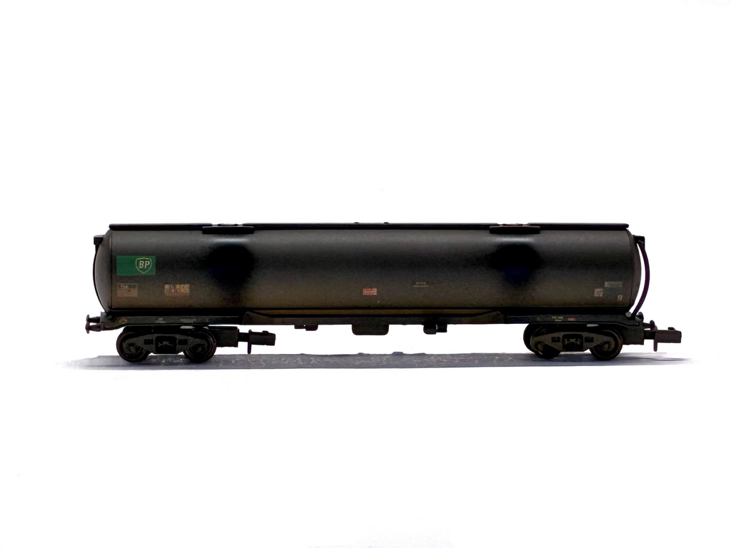 Graham Farish 373-554 100 ton bogie tank wagon 'BP' black