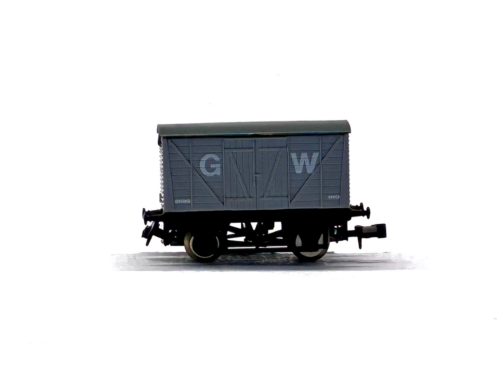 Lima L305605a 12T Corrugated End Van in GWR Grey