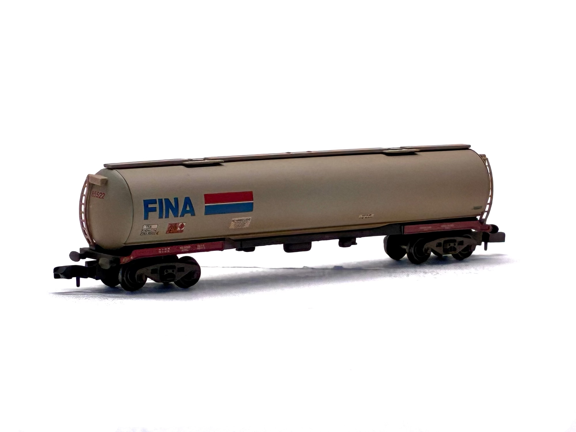 Graham Farish 373-556A 100 Ton Bogie Tank Wagon 'Fina' Weathered