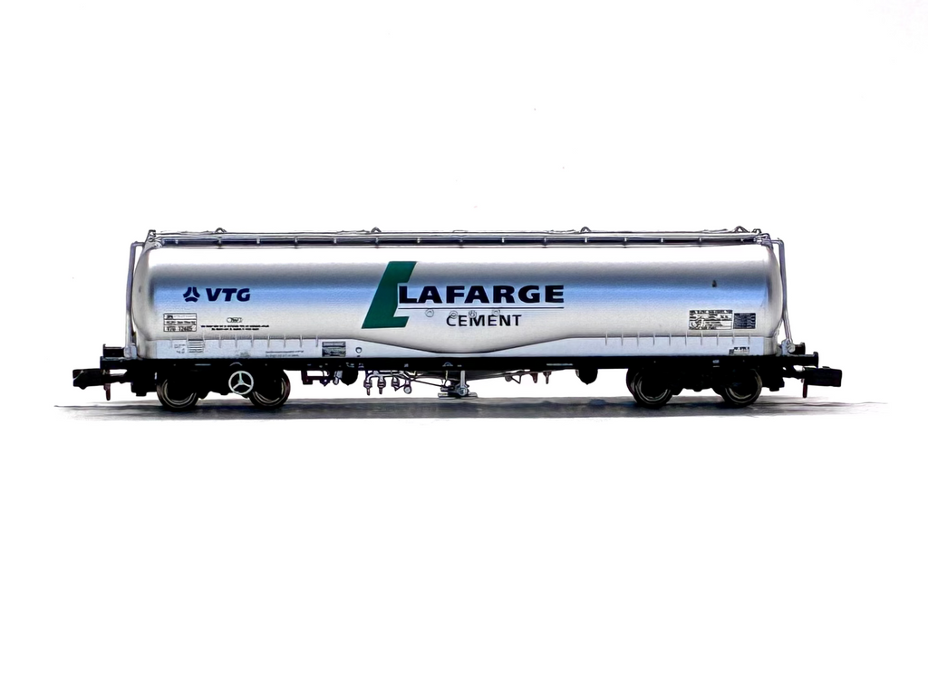 Graham Farish 377-675A 100 ton JPA cement wagon 12405 in VTG Lafarge Cement metallic silver