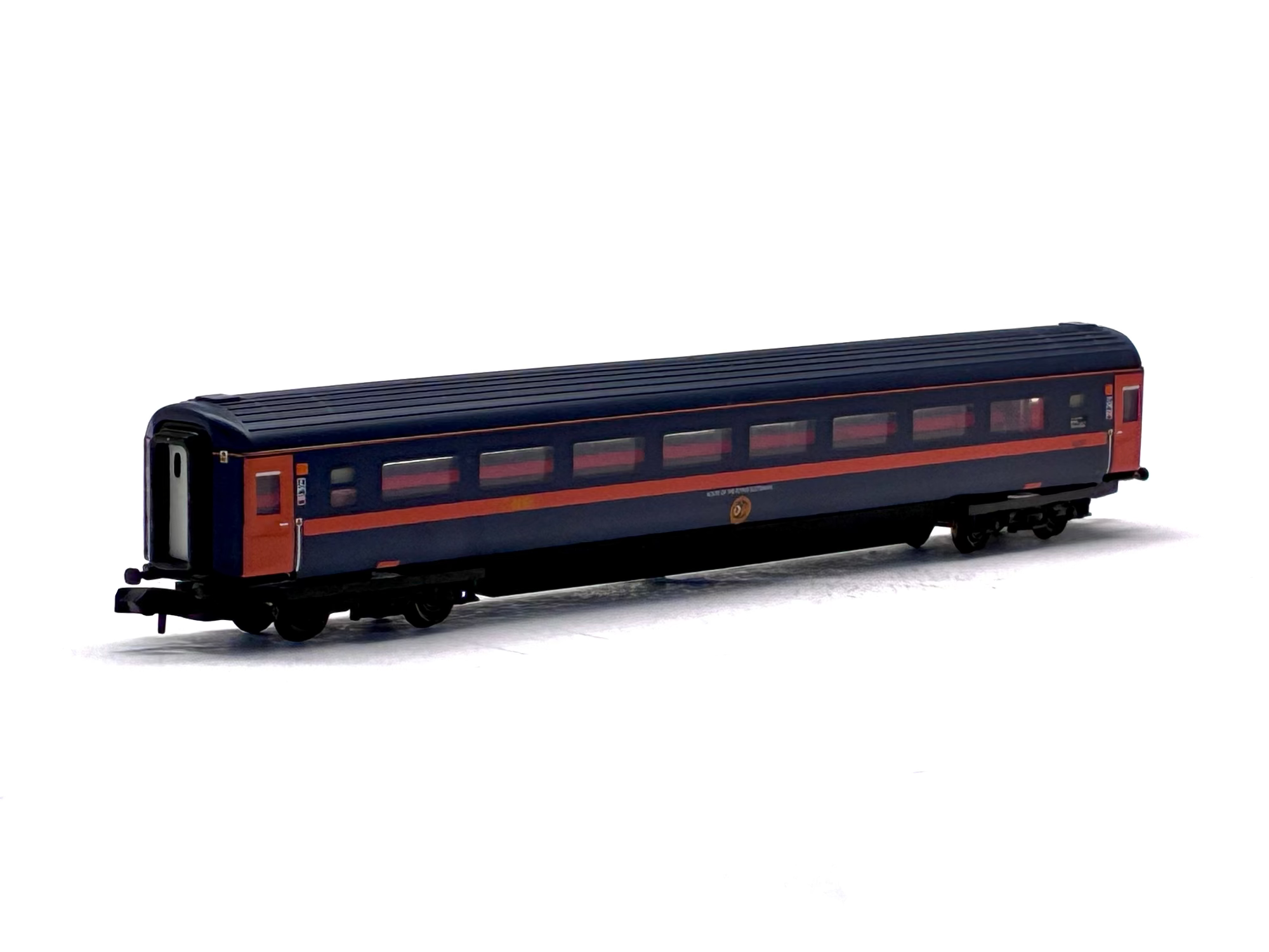 Graham Farish 371-480-42058 Mk 3 Tourist second coach 42058 in GNER livery