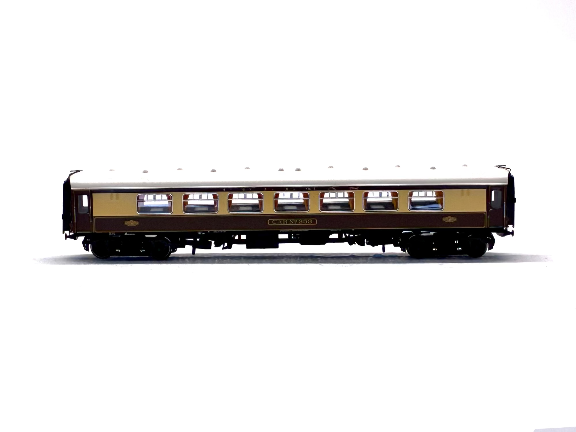 Graham Farish 374-210E BR Mk1 SP Pullman Second Parlour Car 'Car 353' in Umber & Cream
