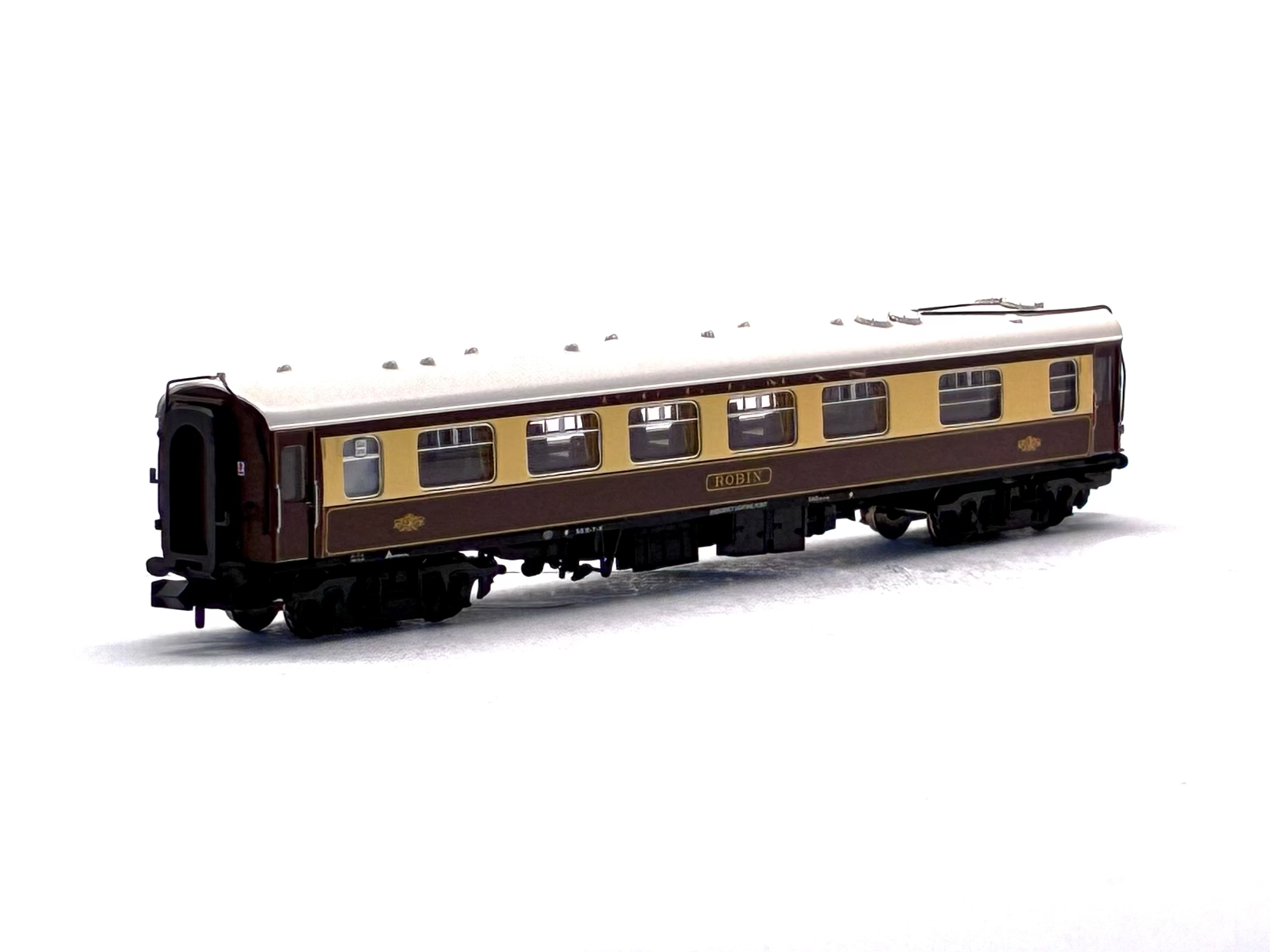 Graham Farish 374-220D BR Mk1 FK Pullman First Kitchen Car 'Robin' Umber & Cream