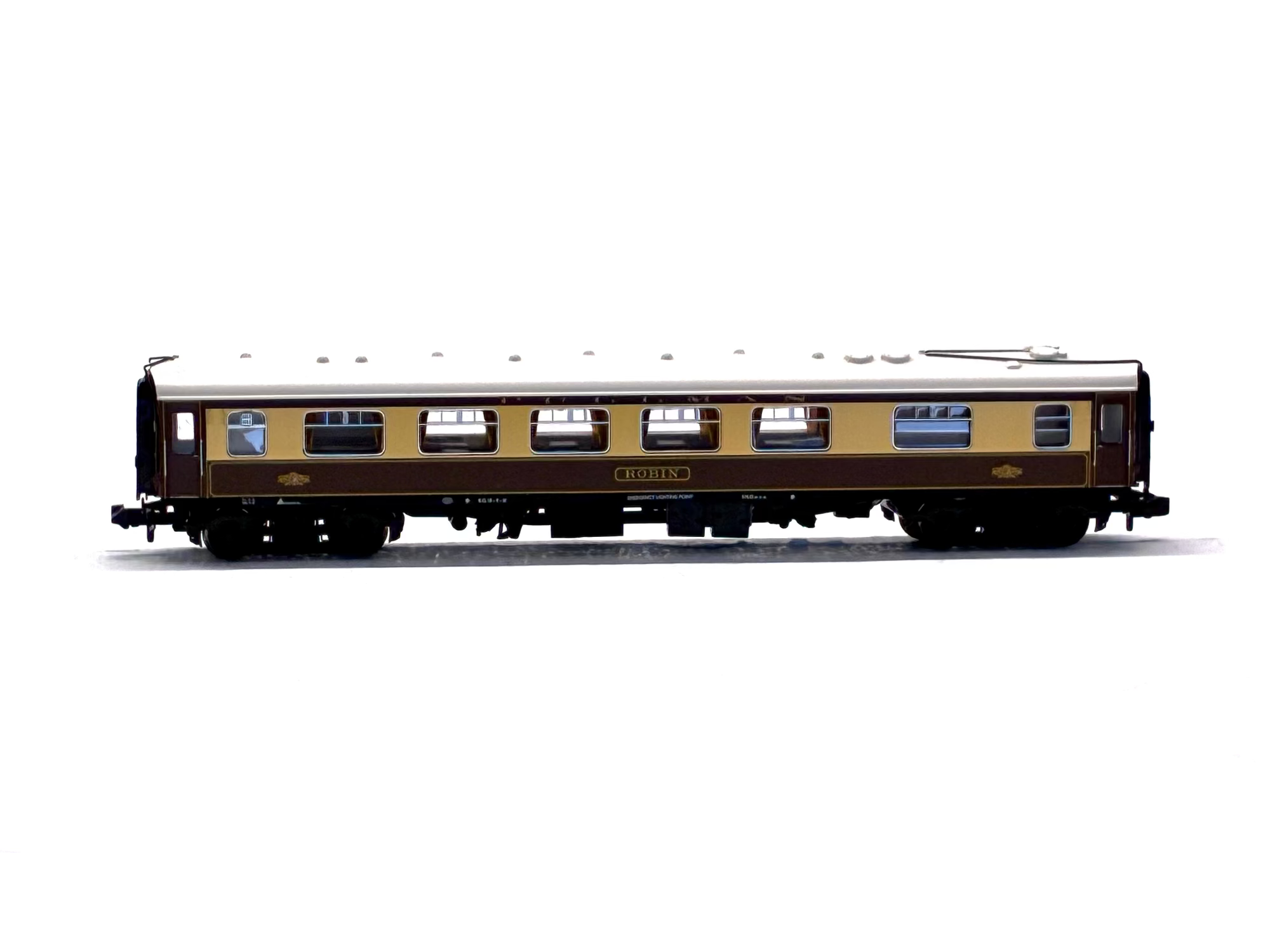Graham Farish 374-220D BR Mk1 FK Pullman First Kitchen Car 'Robin' Umber & Cream