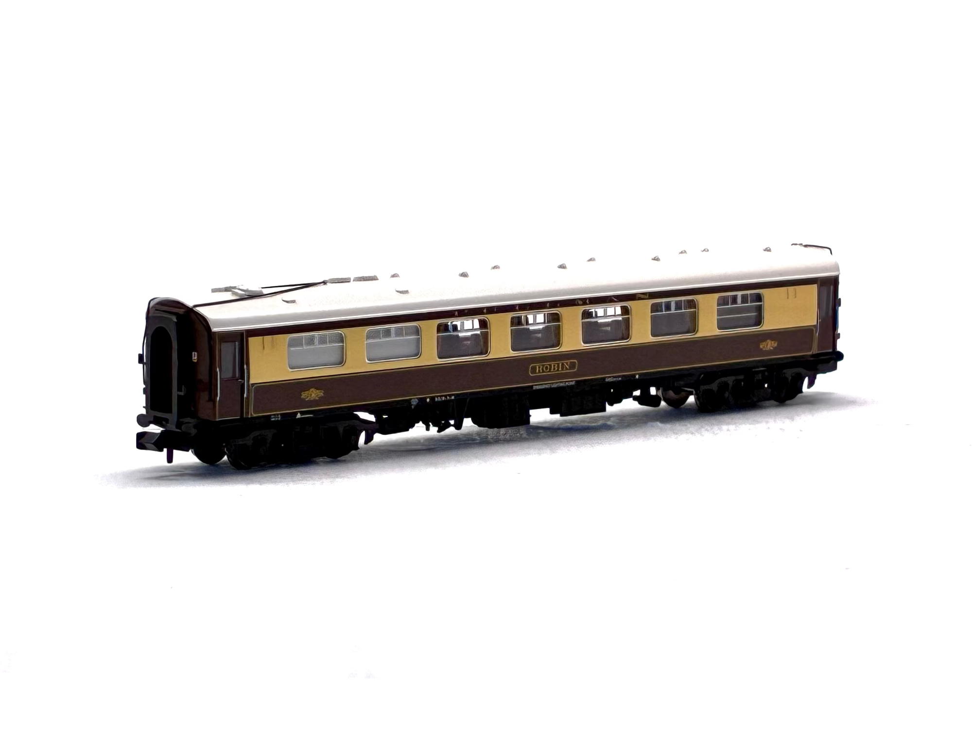 Graham Farish 374-220D BR Mk1 FK Pullman First Kitchen Car 'Robin' Umber & Cream
