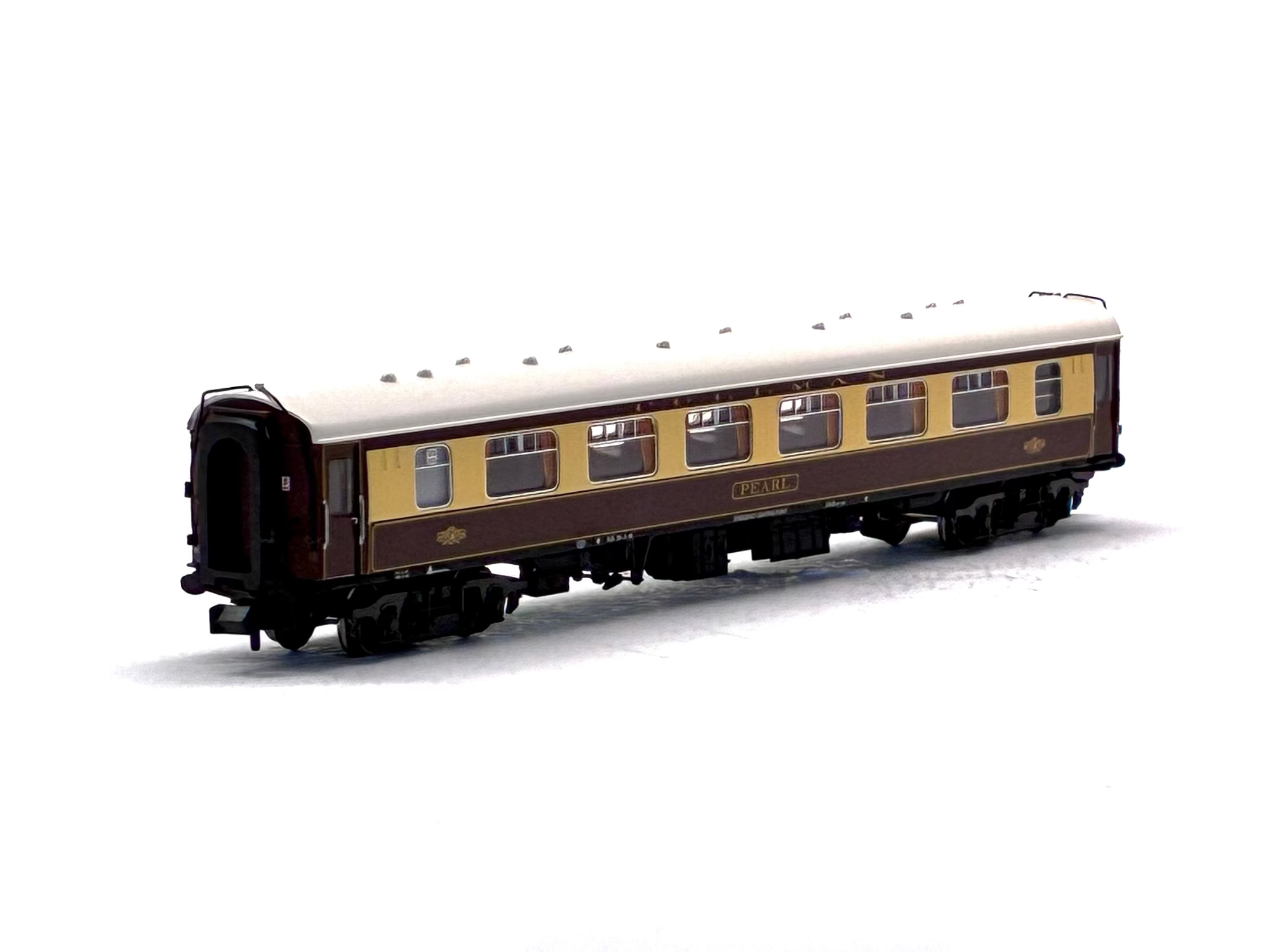 Graham Farish 374-200E BR Mk1 FP Pullman First Parlour Car 'Pearl' Umber & Cream