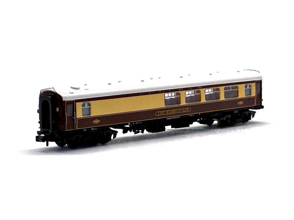 Graham Farish 374-240 Mk1 BSP Pullman second bar car "The Hadrian Bar" in umber & cream