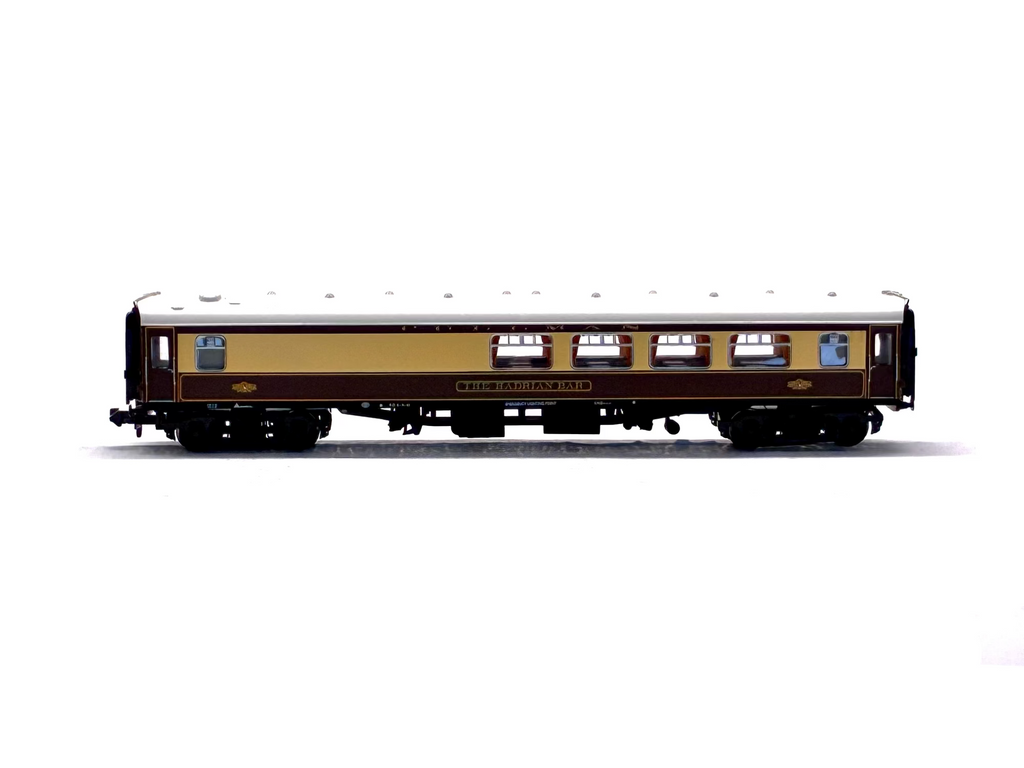 Graham Farish 374-240 Mk1 BSP Pullman second bar car "The Hadrian Bar" in umber & cream