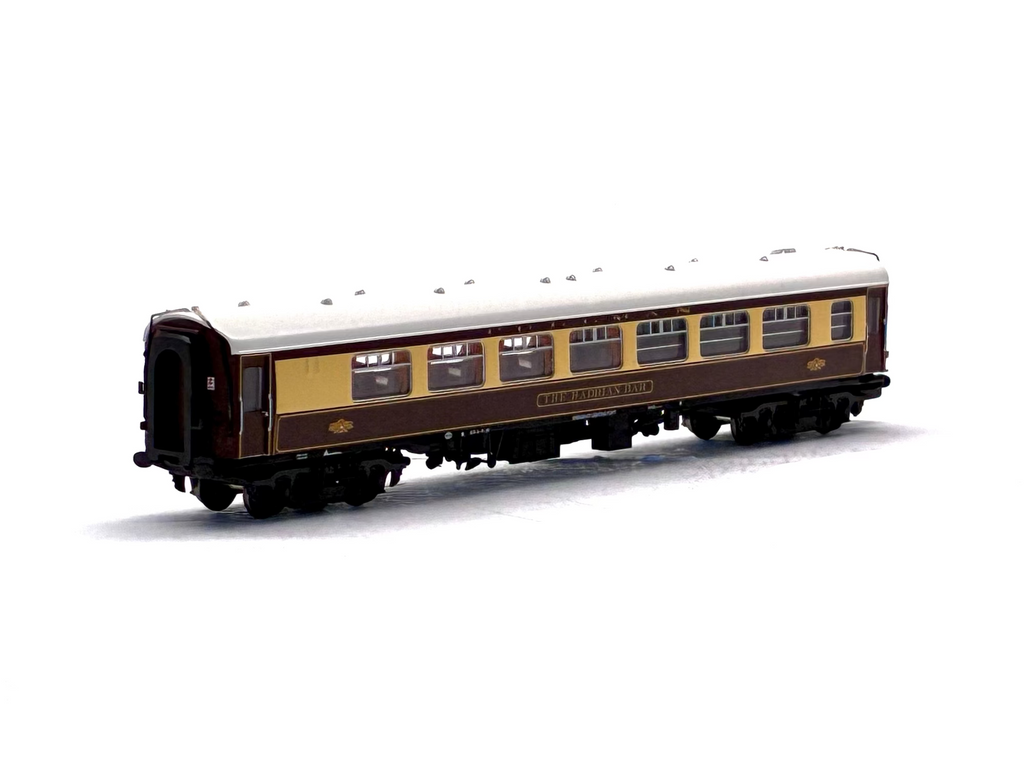 Graham Farish 374-240 Mk1 BSP Pullman second bar car "The Hadrian Bar" in umber & cream