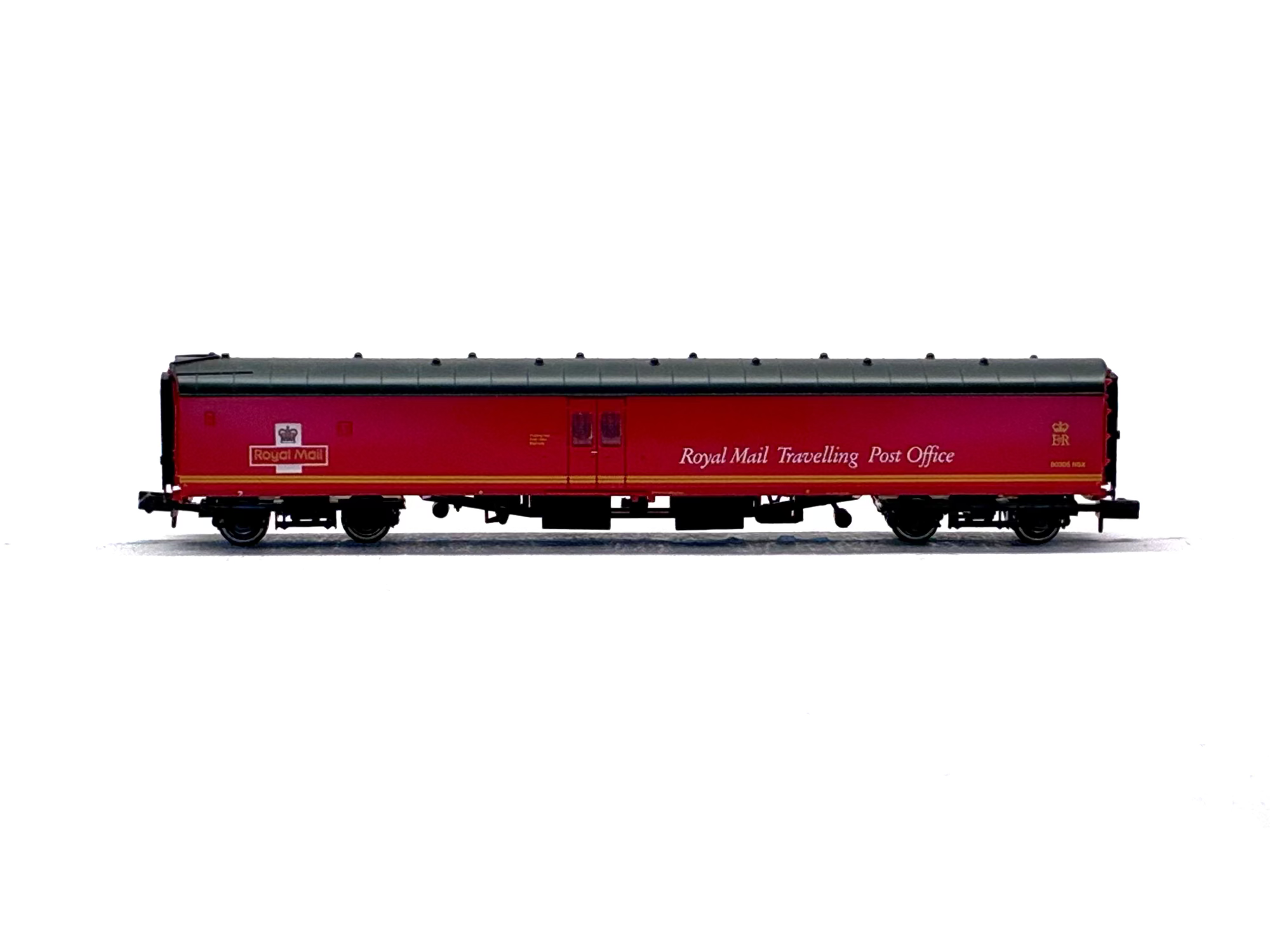 Graham Farish 374-900 Mk I TPO Coach Royal Mail Travelling Post Office Red 80305 NSX